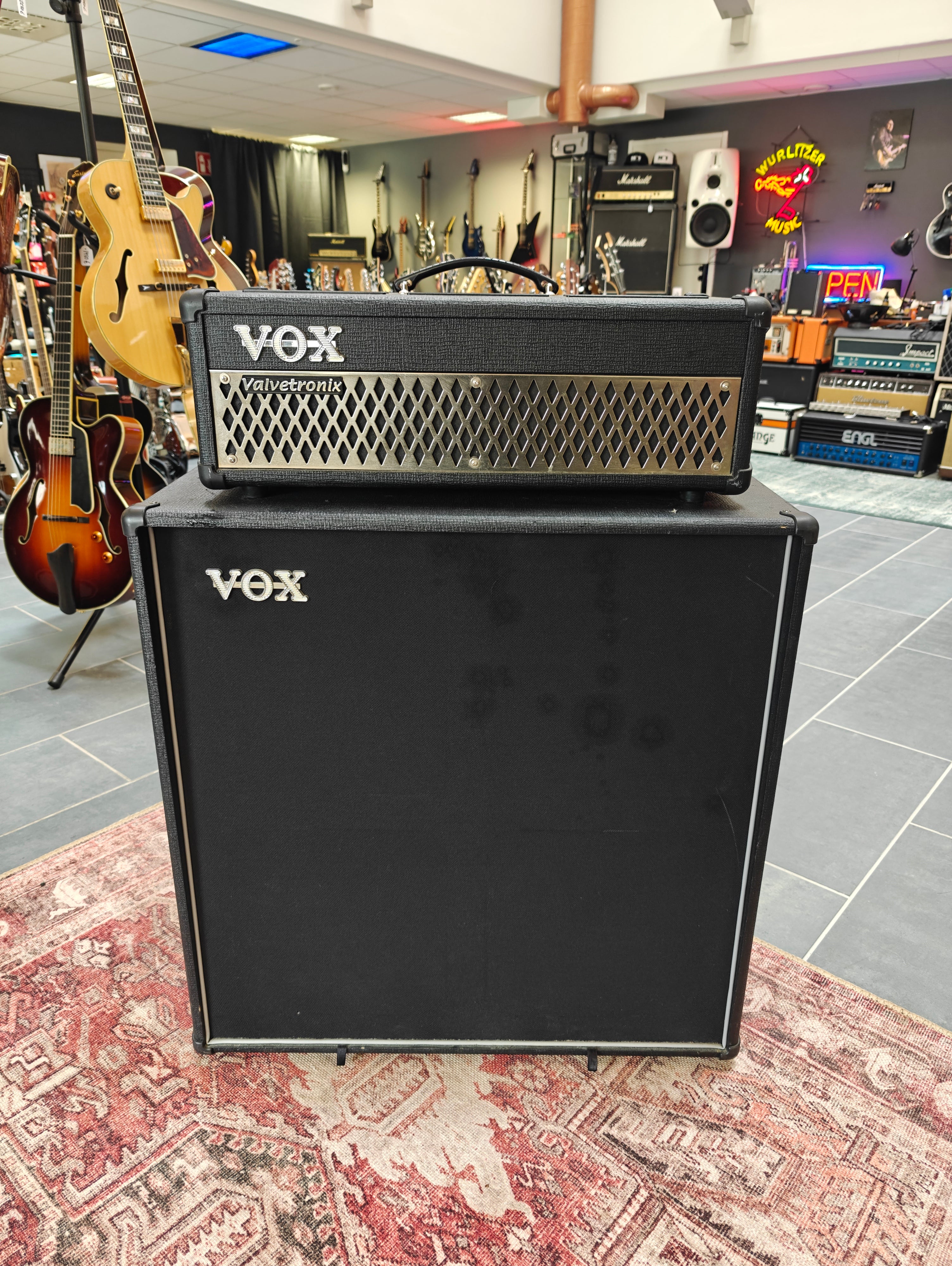 Vox AD100VTH w/ V412BK Cabinet