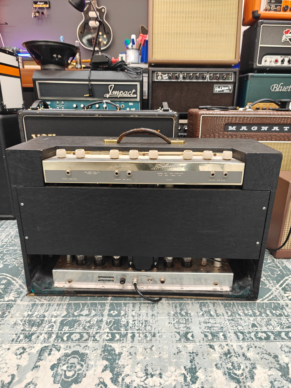 Silvertone Medalist Model 1434 Twin Twelve 50-Watt 2x12 Guitar Combo