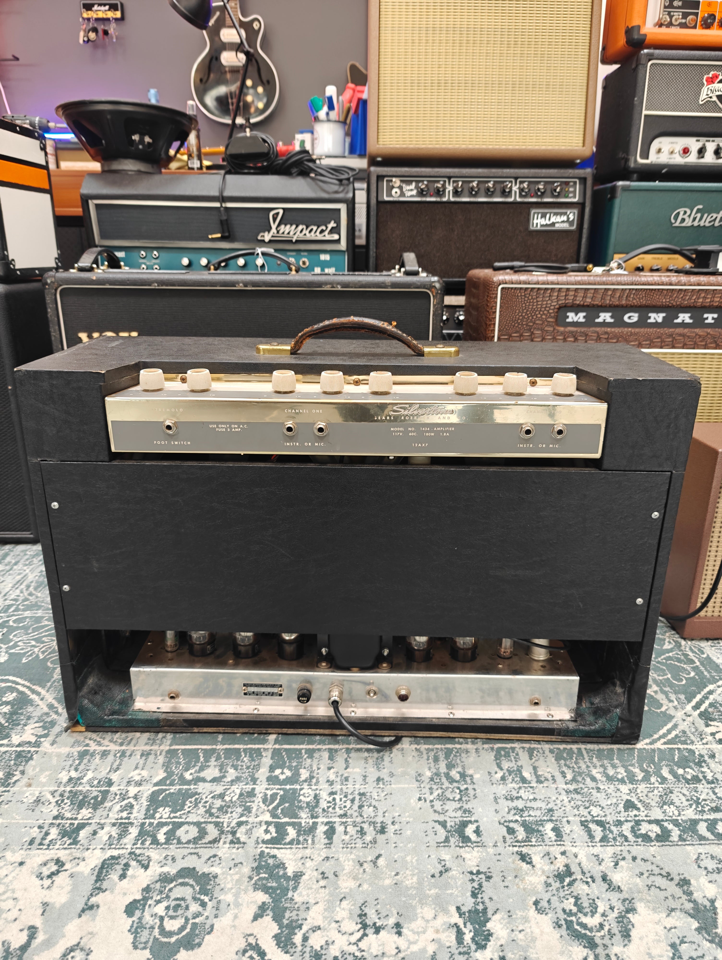 Silvertone Medalist Model 1434 Twin Twelve 50-Watt 2x12 Guitar Combo