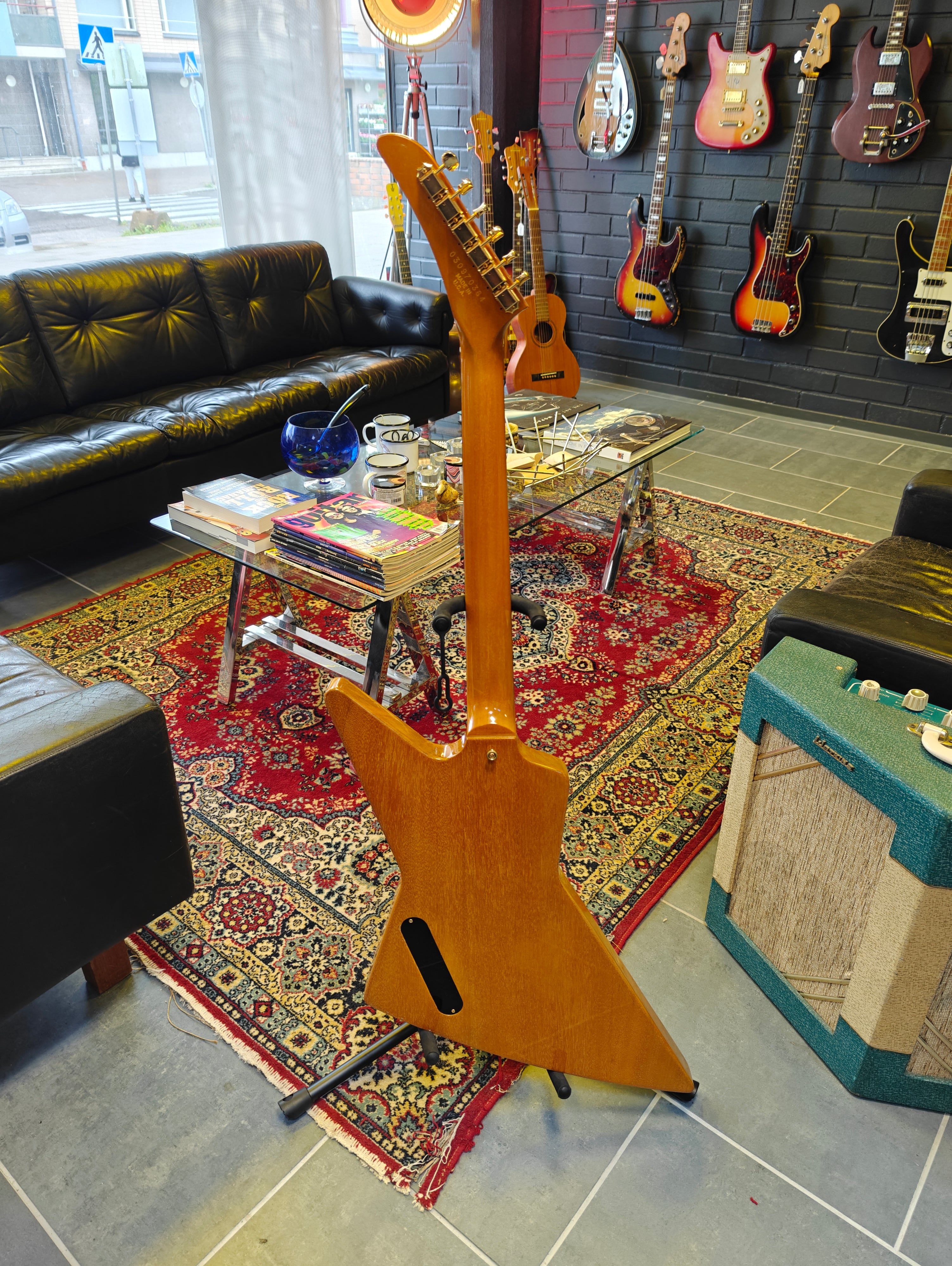Gibson Explorer Natural w/ Vibrola 2007