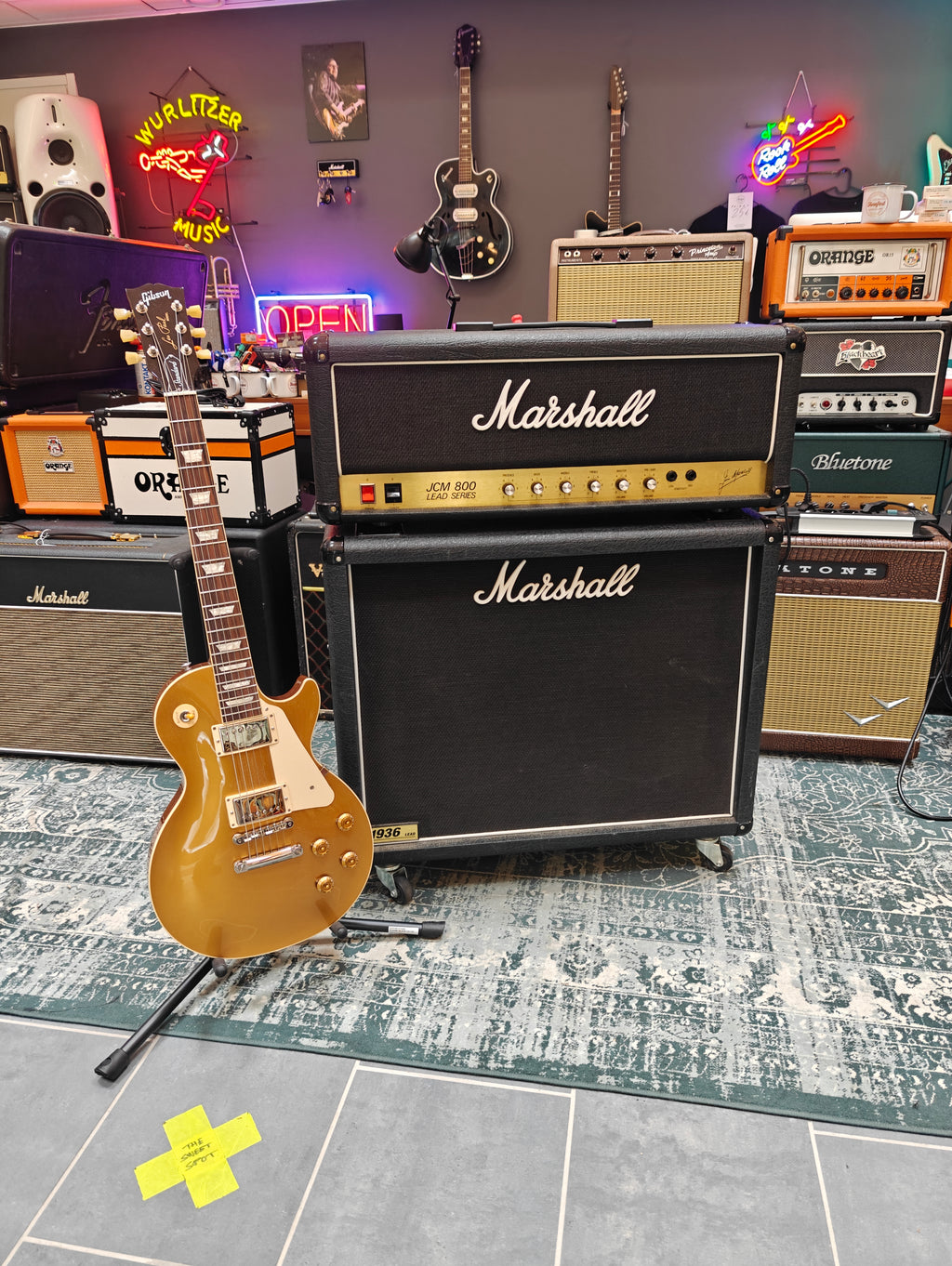 Havana Black Bundle: Gibson Les Paul Standard Gold Top 2023 - Marshall JCM 800 2204 1988 and Marshall 1936 2x12" Cab