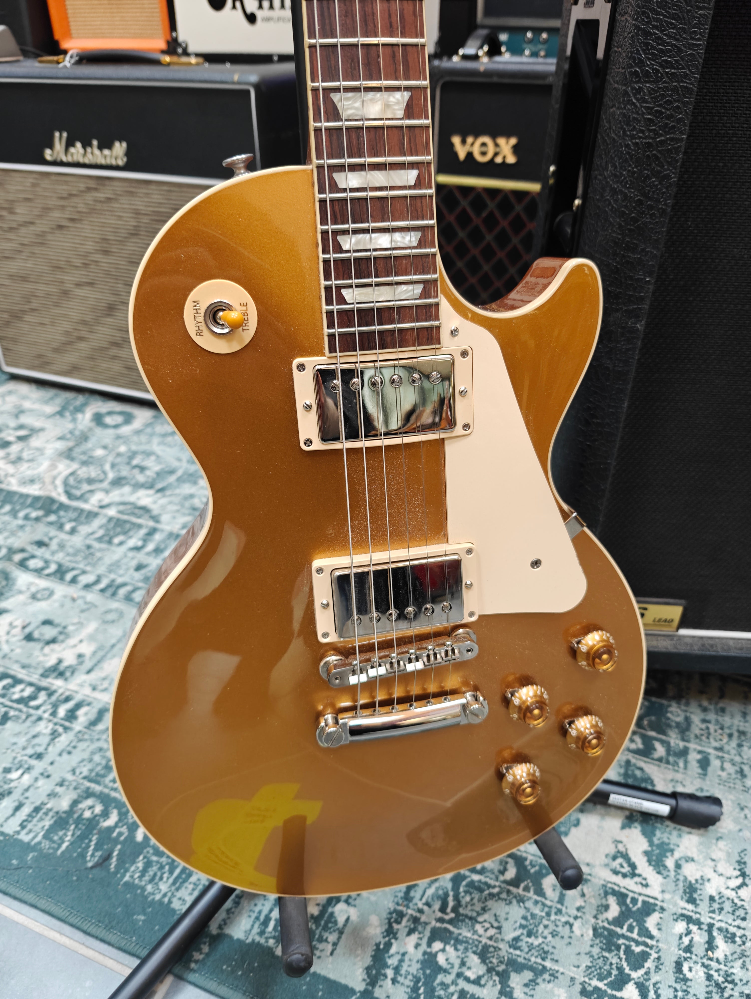 Havana Black Bundle: Gibson Les Paul Standard Gold Top 2023 - Marshall JCM 800 2204 1988 and Marshall 1936 2x12" Cab