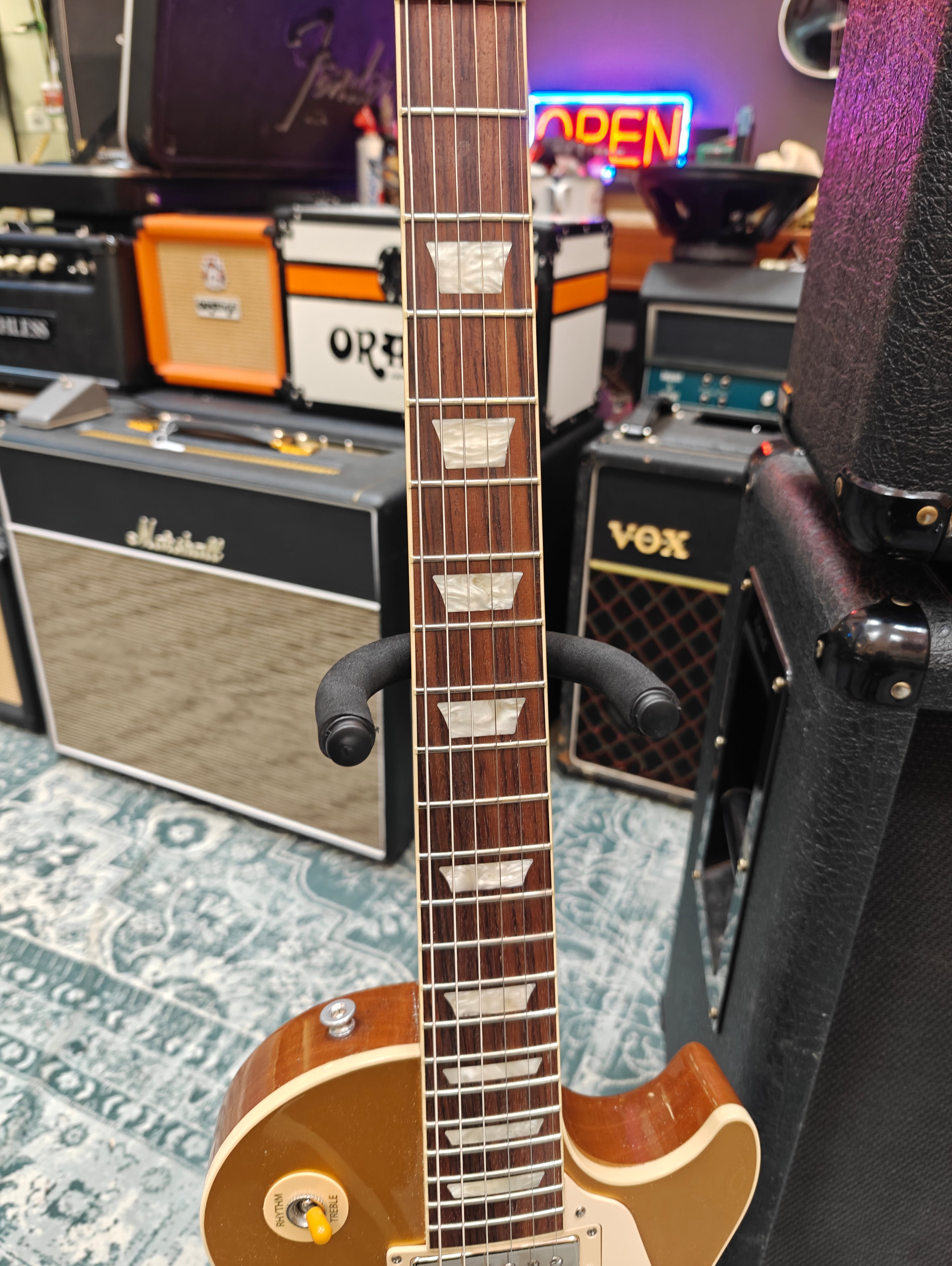 Havana Black Bundle: Gibson Les Paul Standard Gold Top 2023 - Marshall JCM 800 2204 1988 and Marshall 1936 2x12" Cab