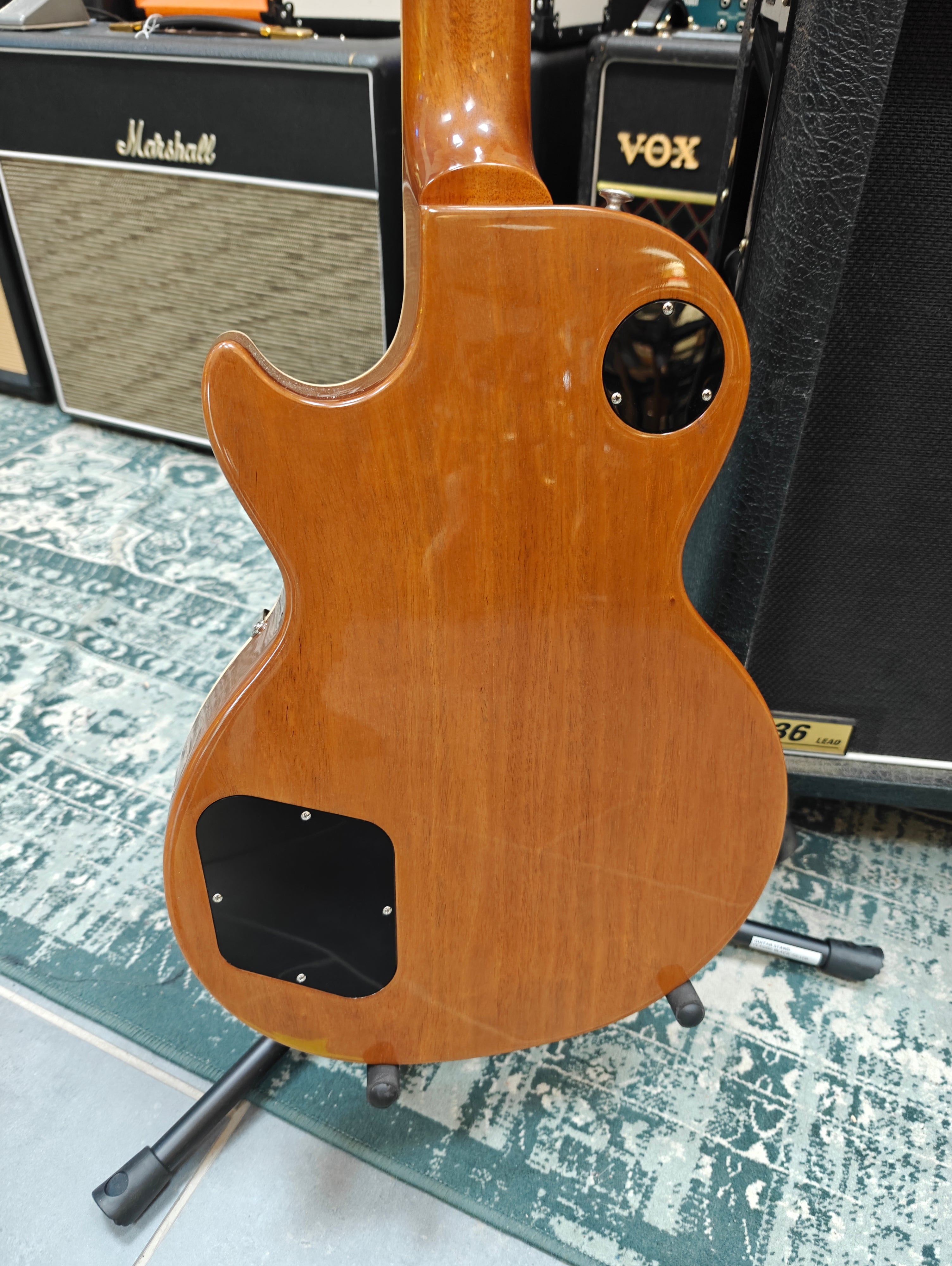 Havana Black Bundle: Gibson Les Paul Standard Gold Top 2023 - Marshall JCM 800 2204 1988 and Marshall 1936 2x12" Cab