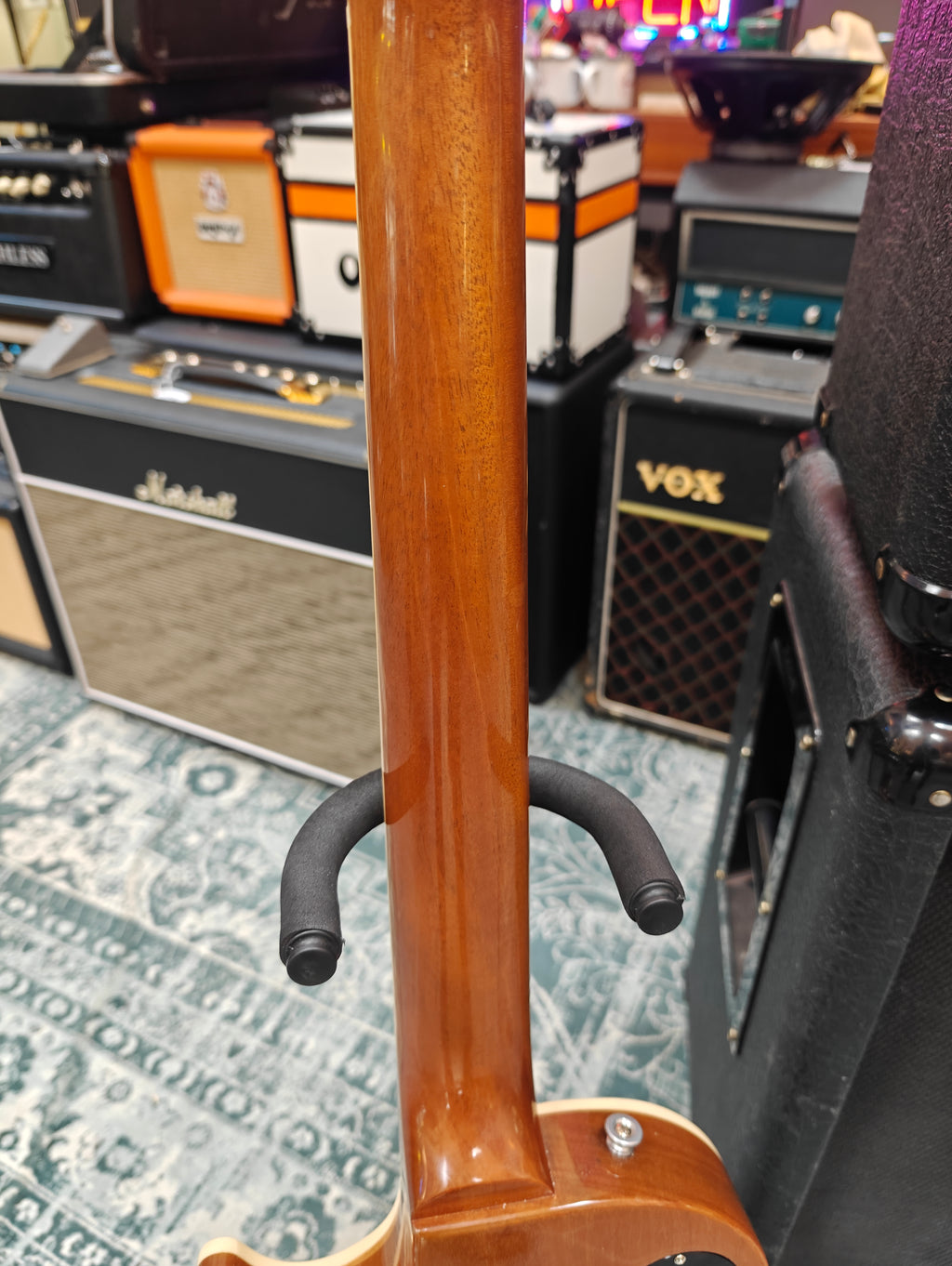 Havana Black Bundle: Gibson Les Paul Standard Gold Top 2023 - Marshall JCM 800 2204 1988 and Marshall 1936 2x12" Cab