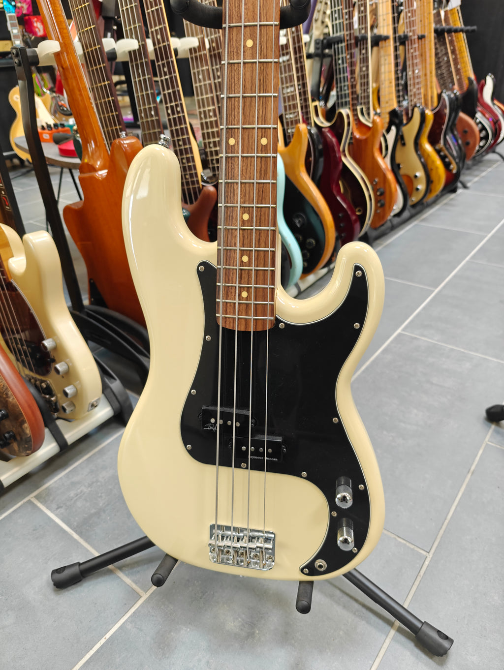 ESP GrassRoots G-PB-55R w/ Seymour Duncan Steve Harris P-Bass Pickup