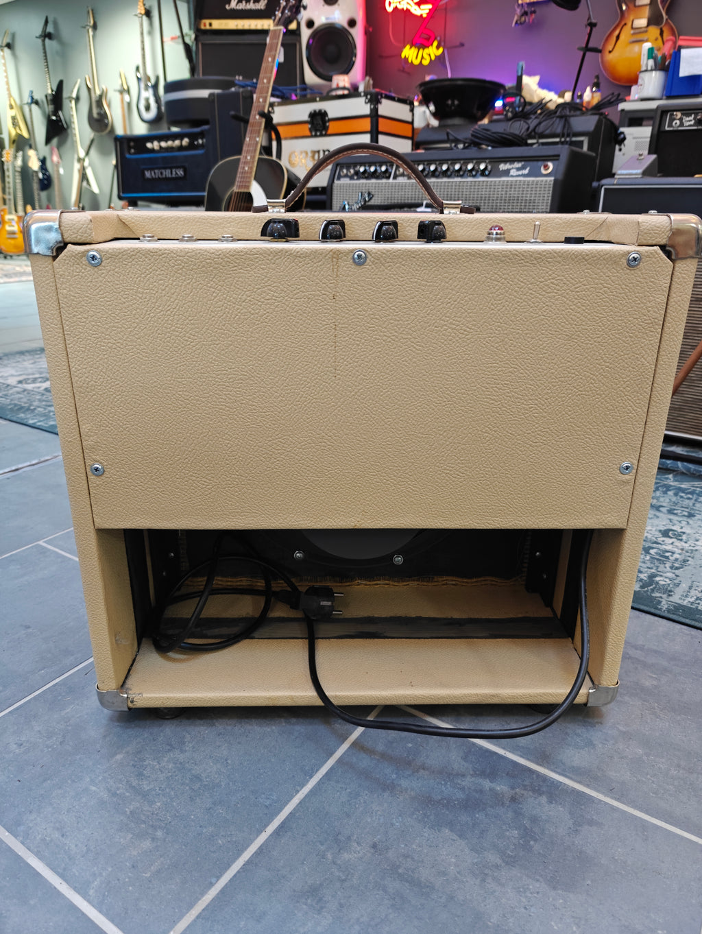Rikstone C6 "Cream Sound"