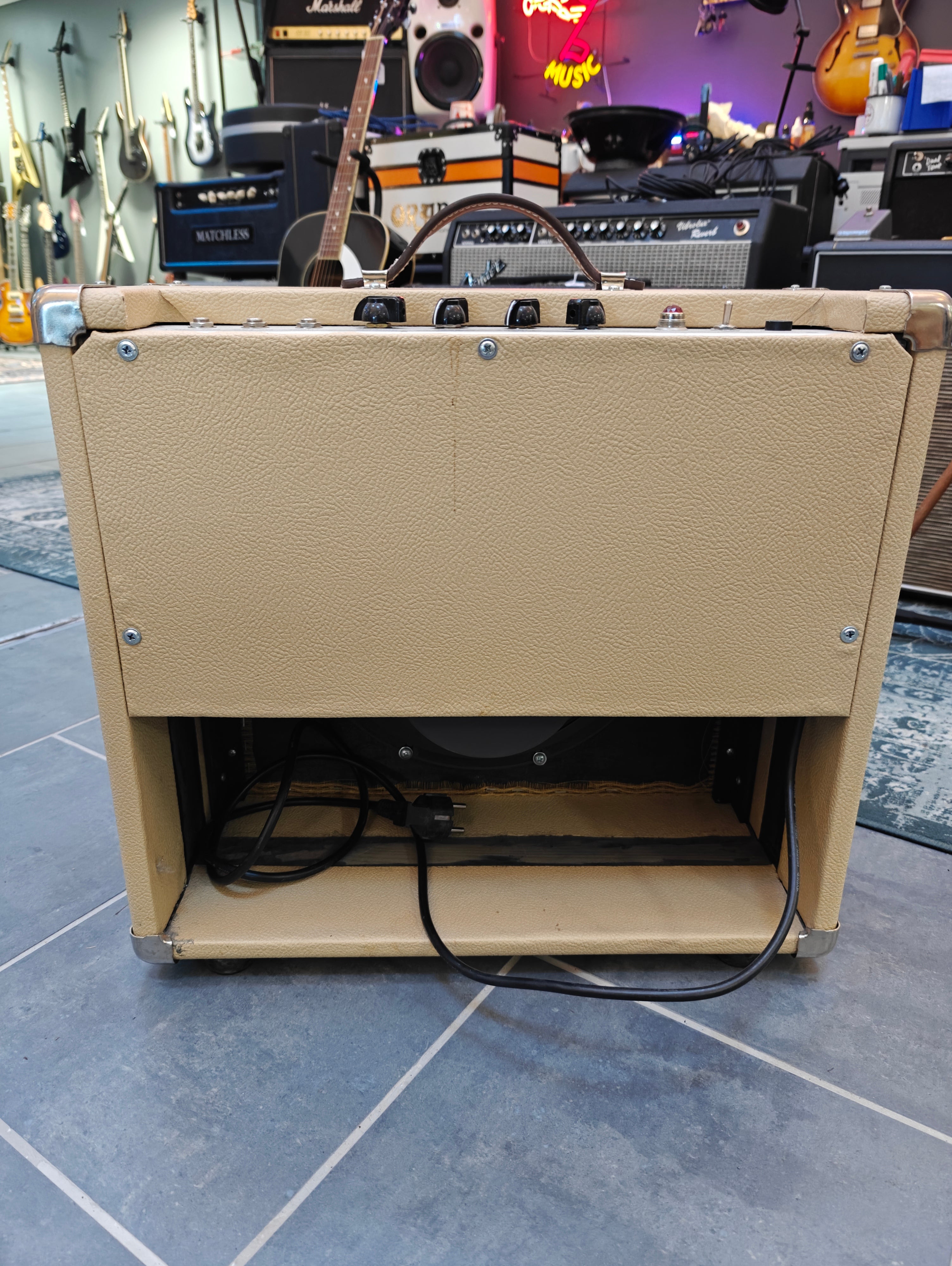 Rikstone C6 "Cream Sound"