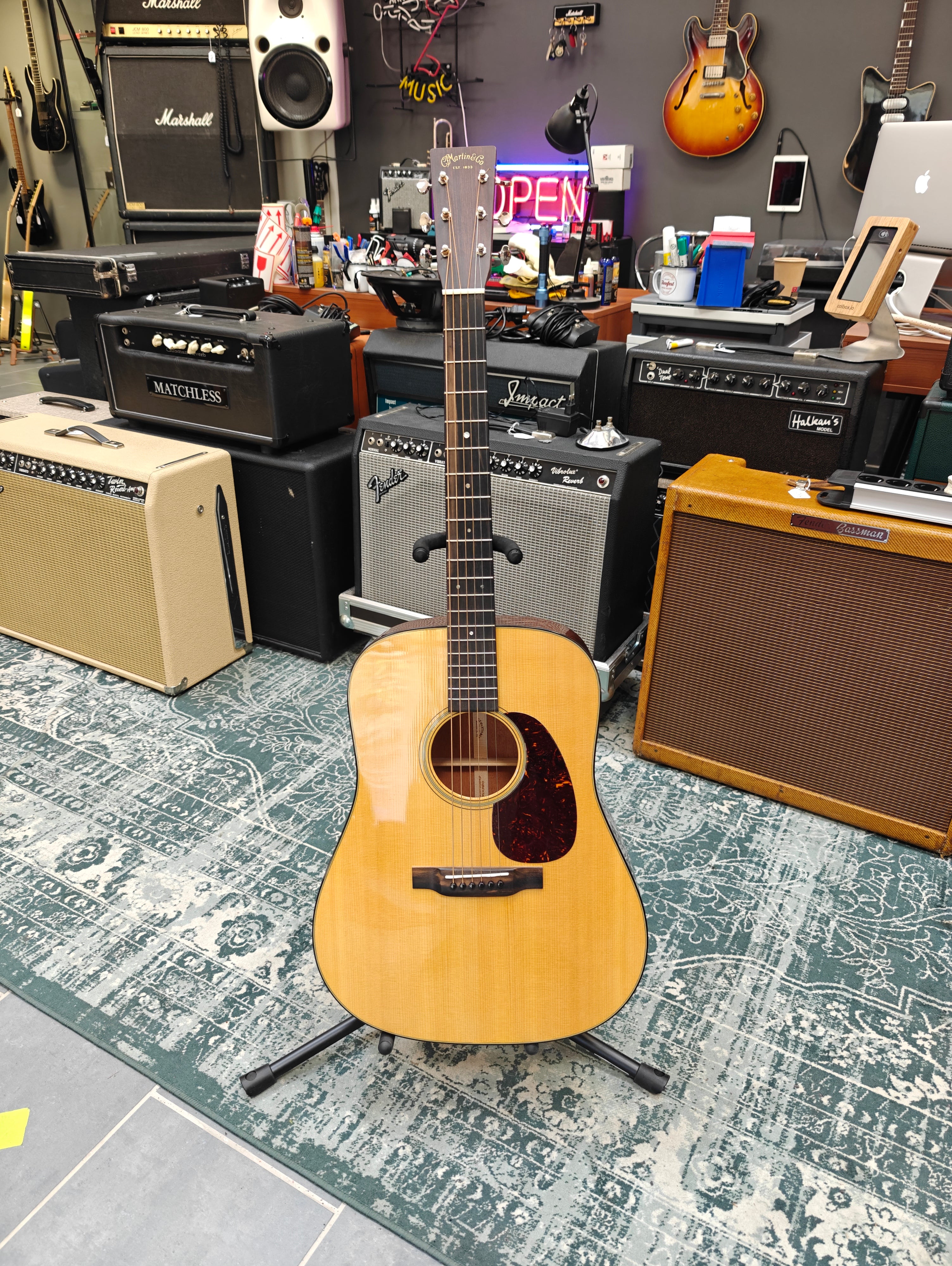 Martin D-18