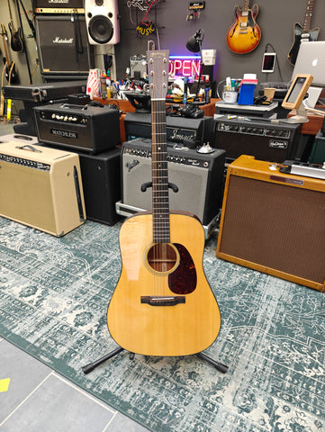Martin D-18