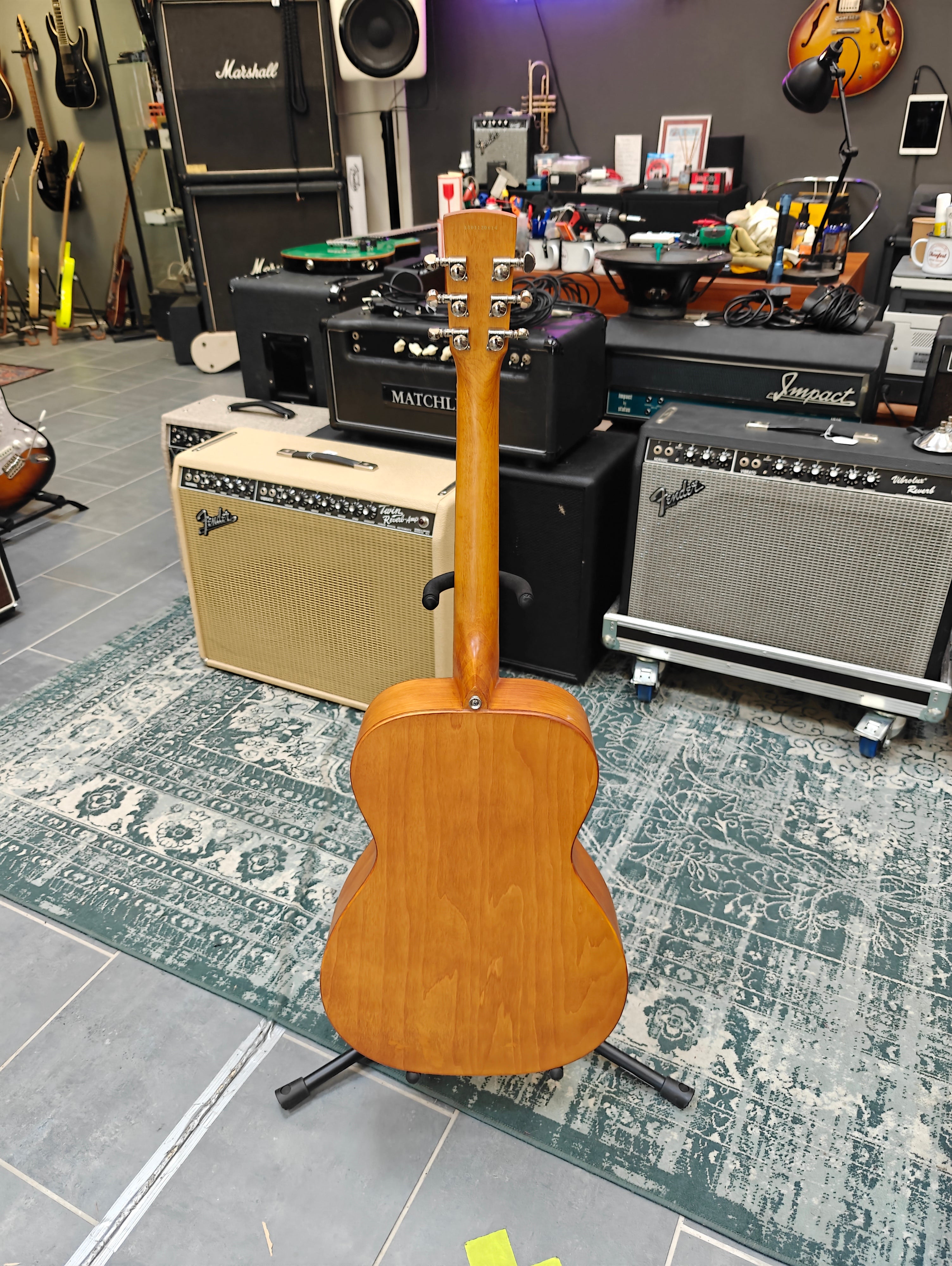 Dobro Hound Dog Round Neck
