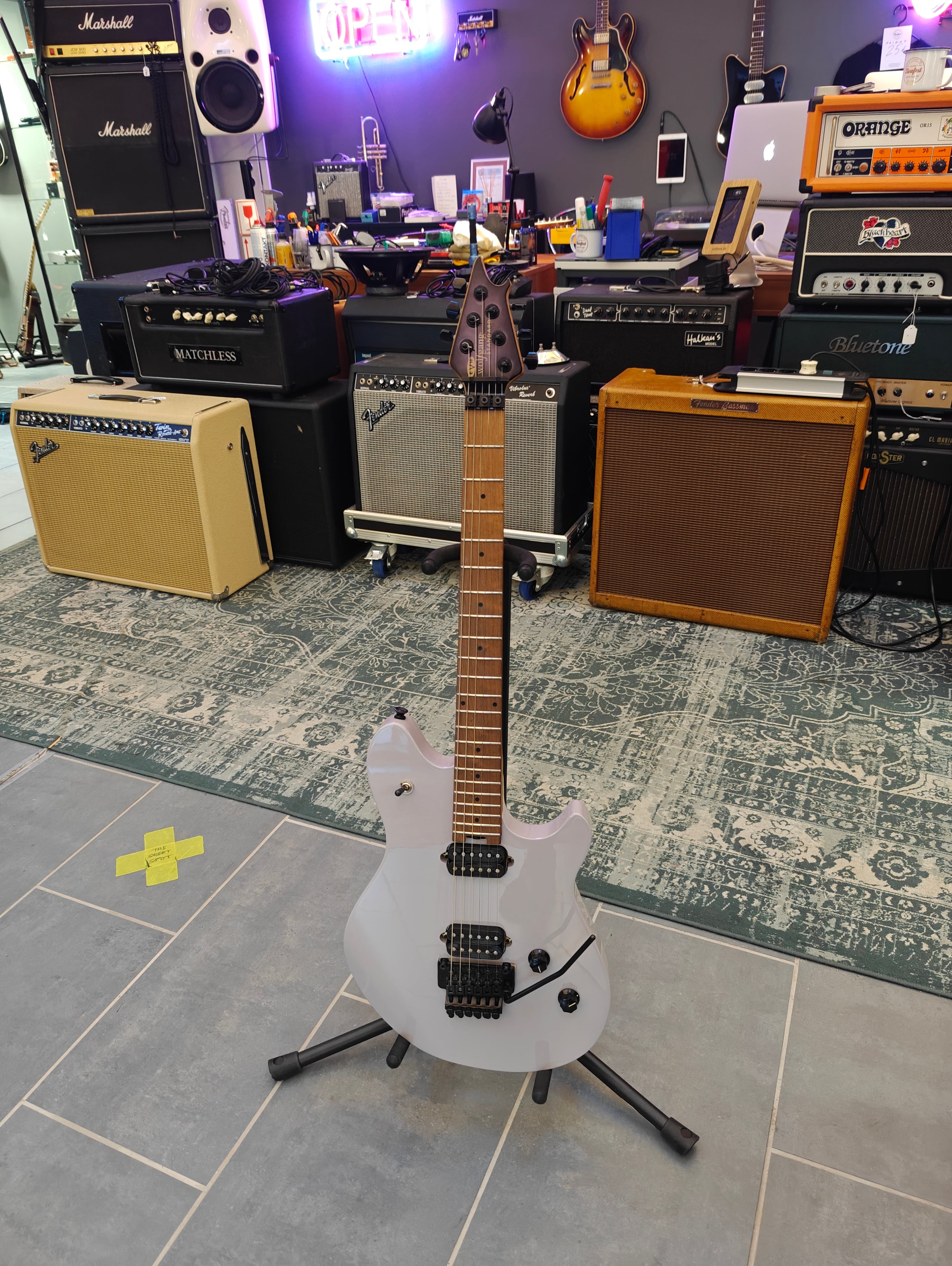 EVH ウルフギャング WG スタンダード BS グレー – Tonefest Guitar Gallery