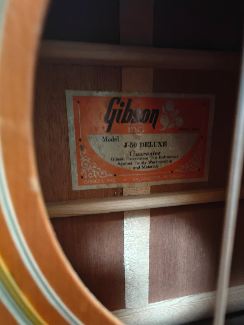 Gibson J-50 Deluxe 1973