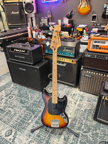 Squier Vintage Modified Mustang Bass 2011 w/Fender Hard Shell Case