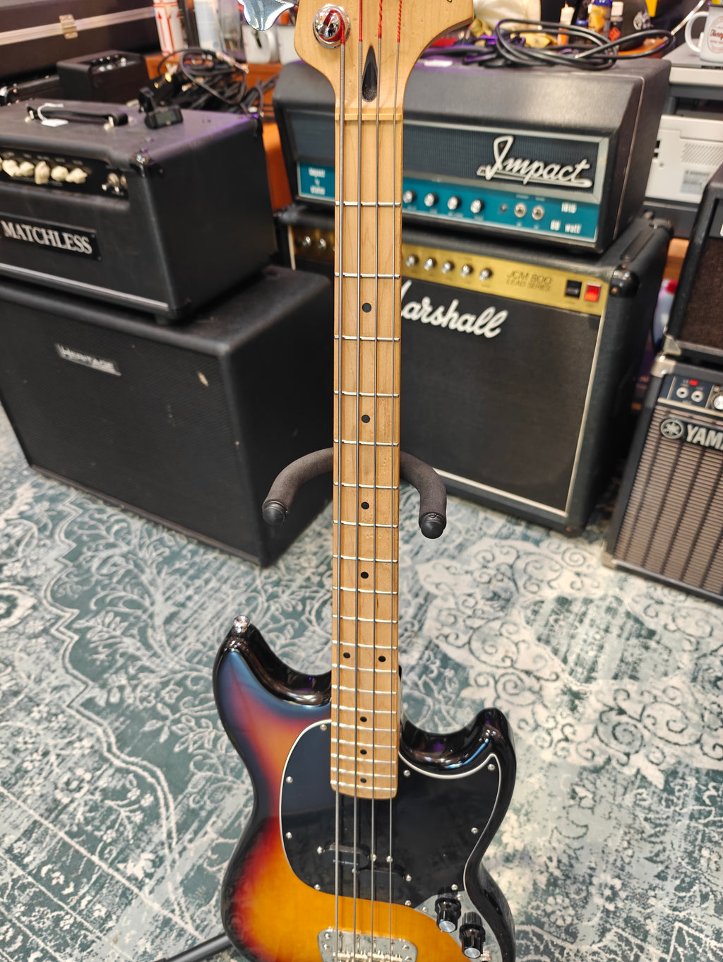 Squier Vintage Modified Mustang Bass 2011 w/Fender Hard Shell Case