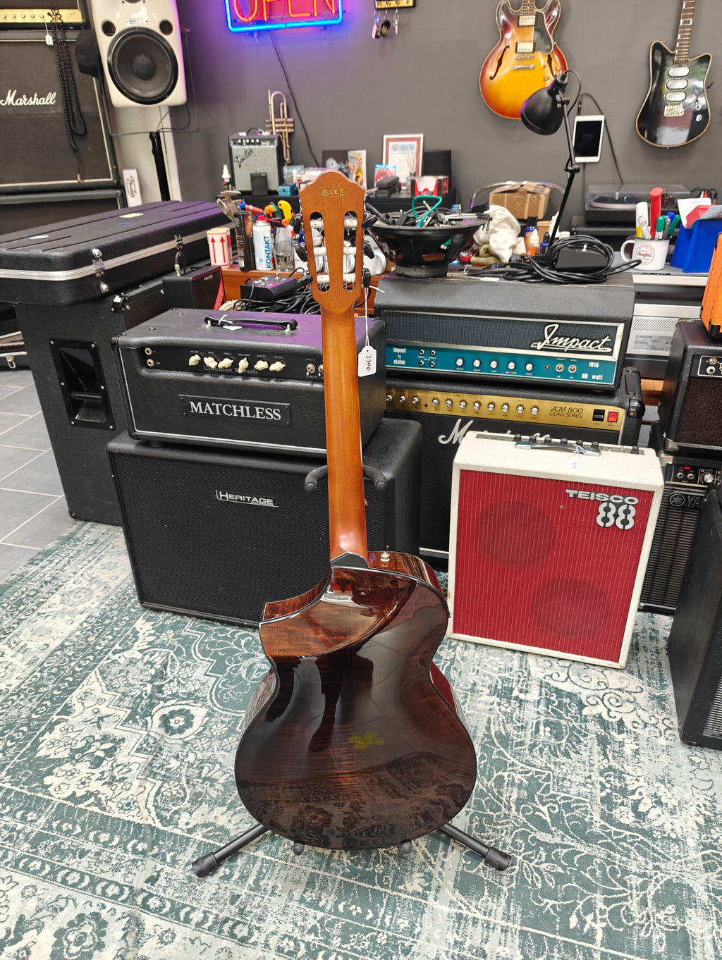 Ibanez AEWC300N-NNB