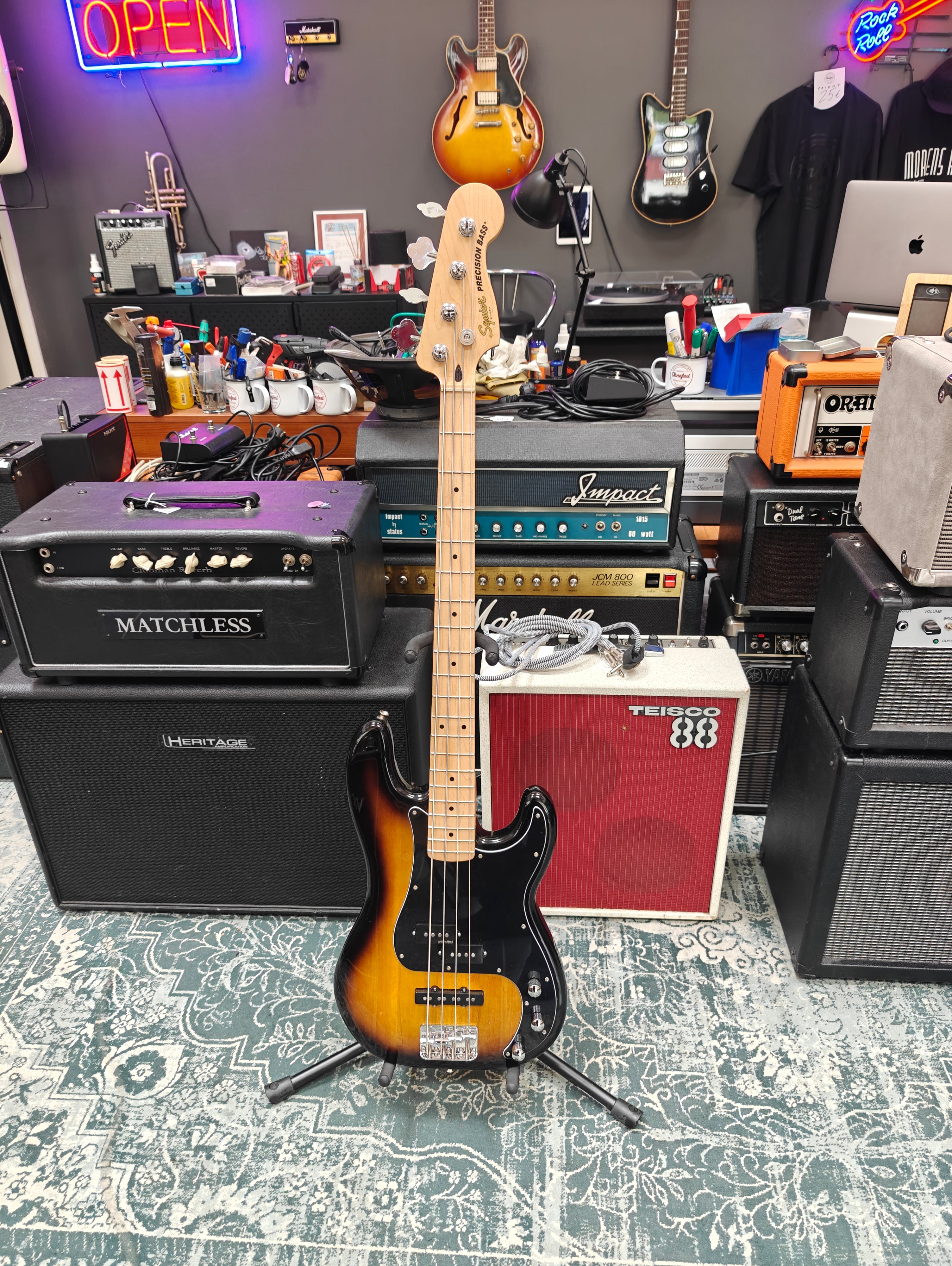 Squier Affinity P Bass Sunburst