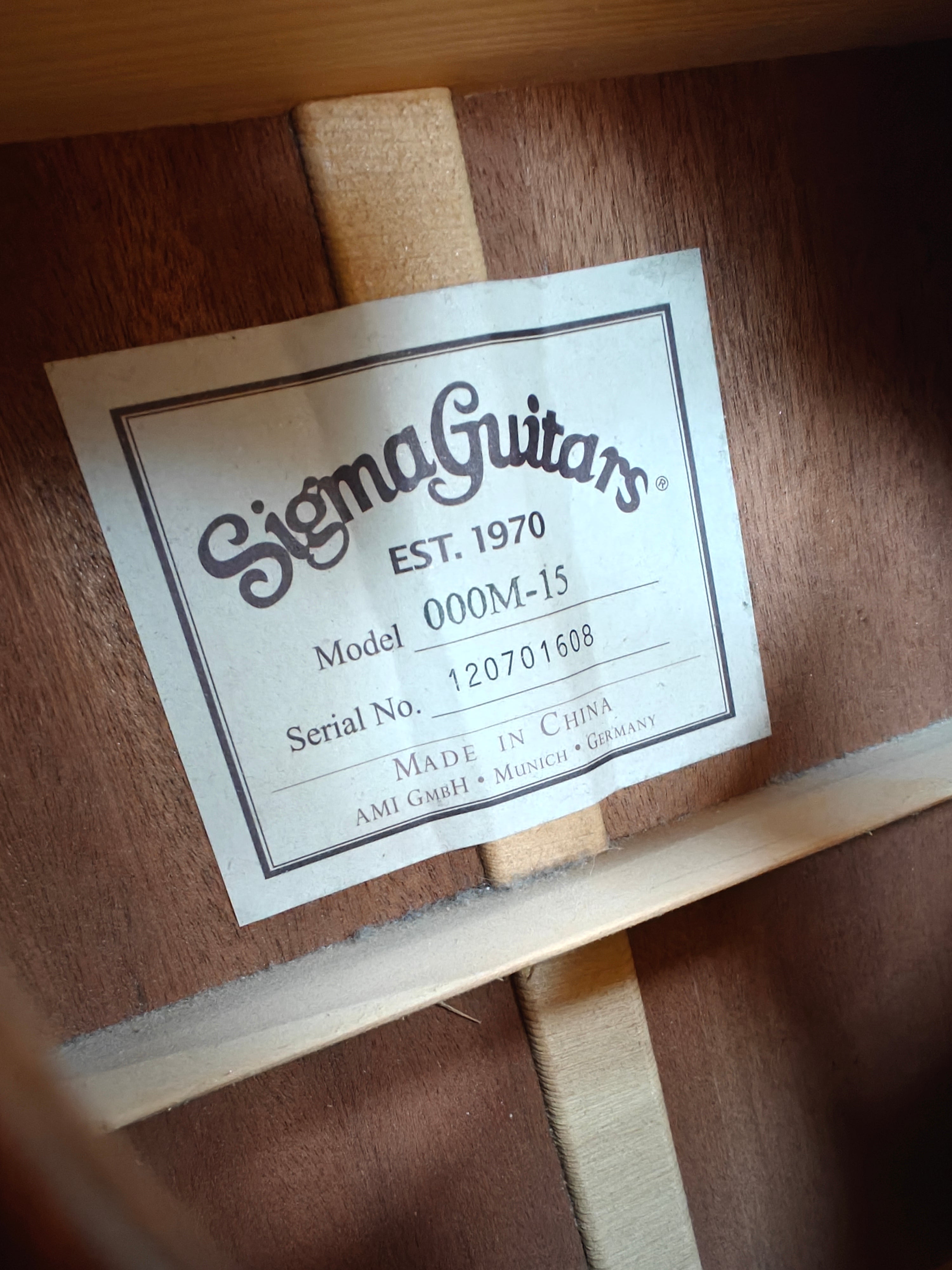 Sigma 000M-15