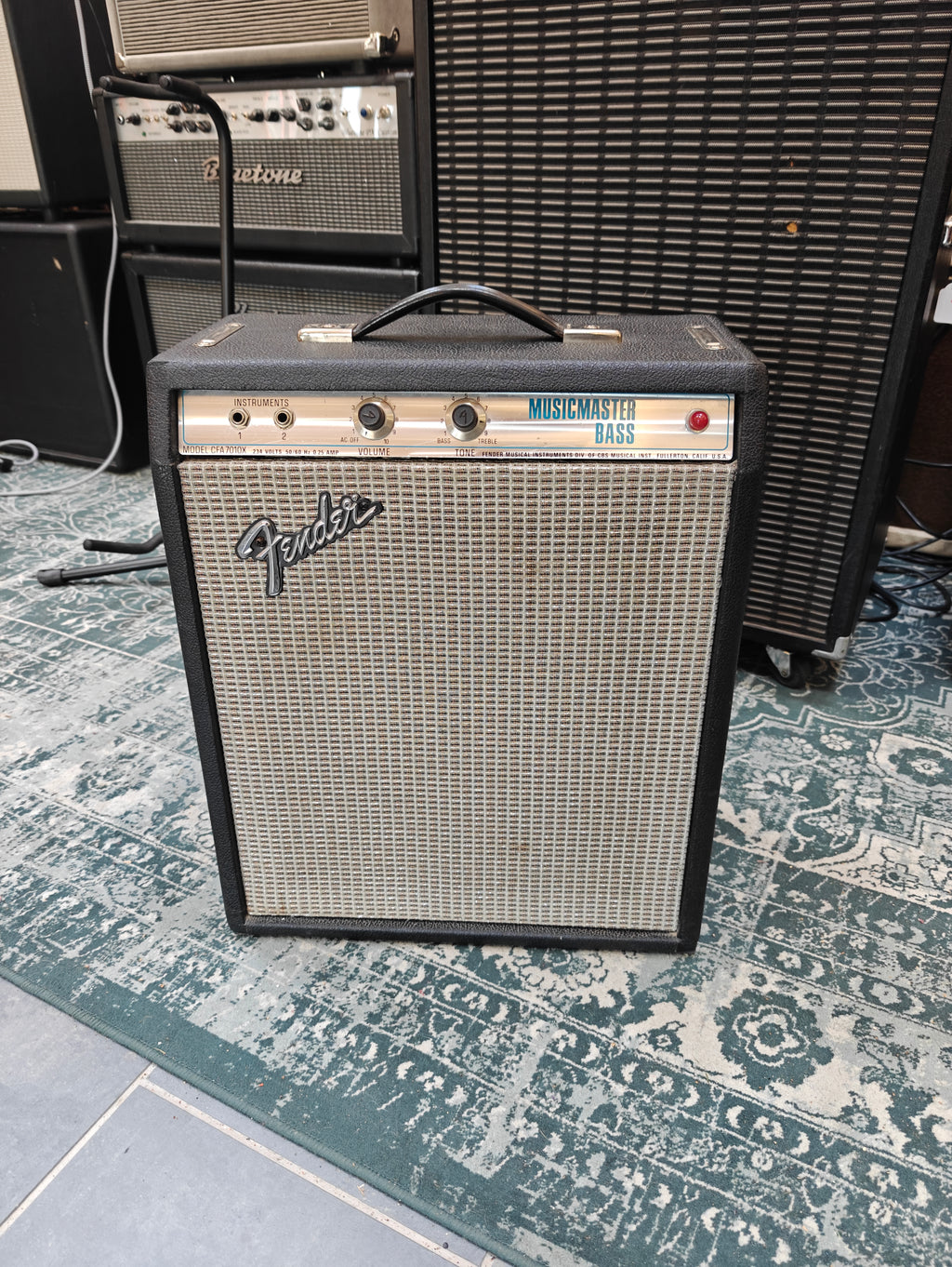 Fender Musicmaster Bass Amp Model CFA 7010X