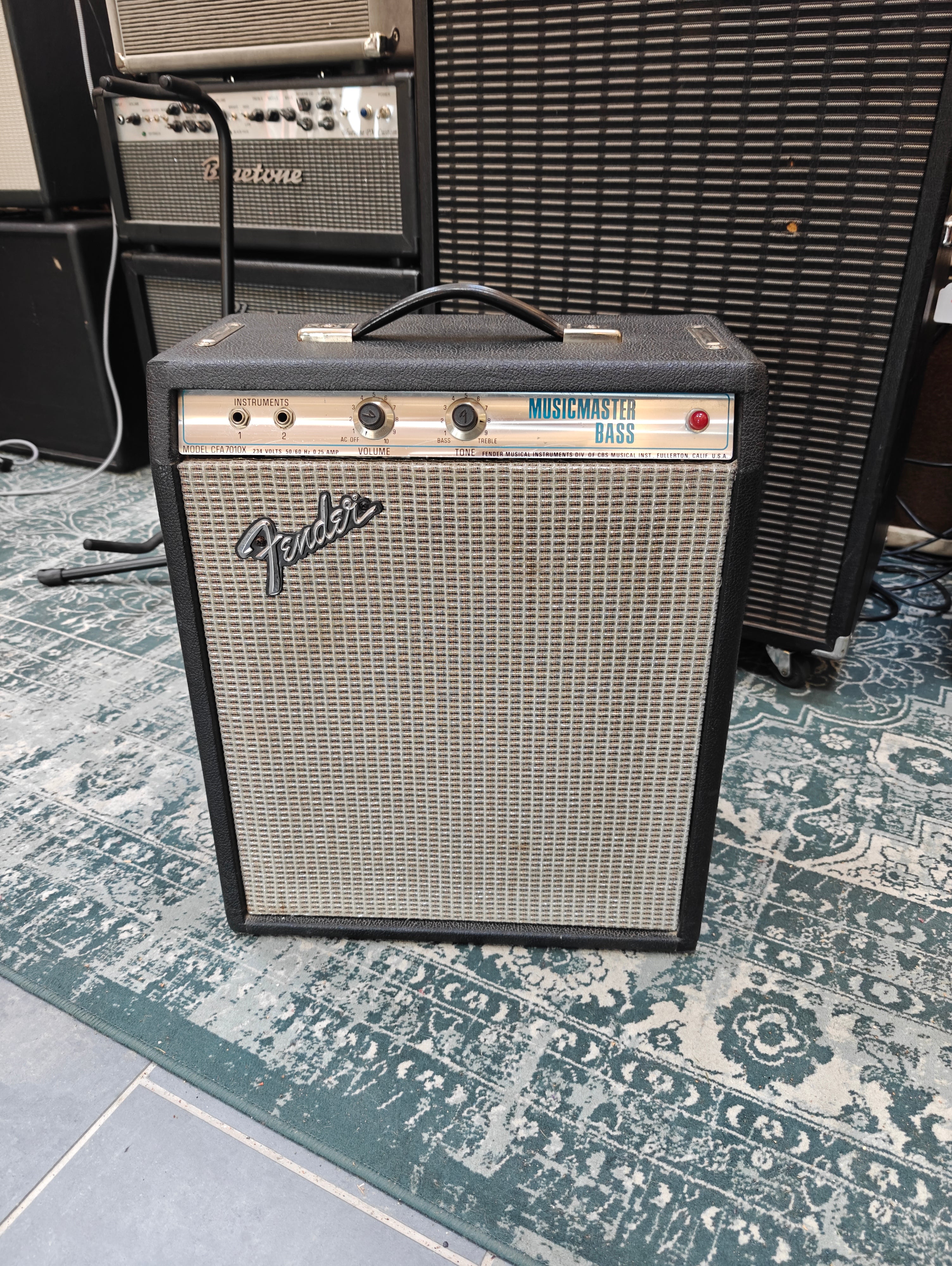 Fender Musicmaster Bass Amp Model CFA 7010X