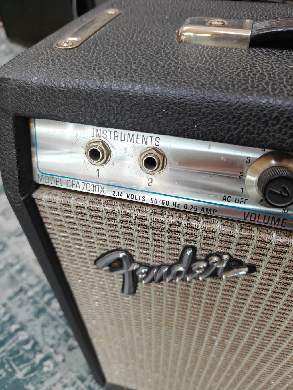 Fender Musicmaster Bass Amp Model CFA 7010X
