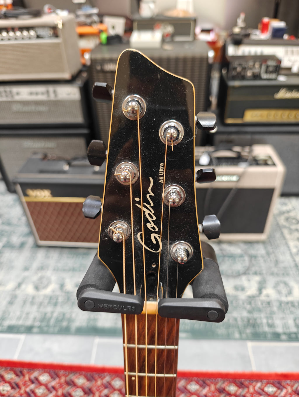 Godin A6 Ultra