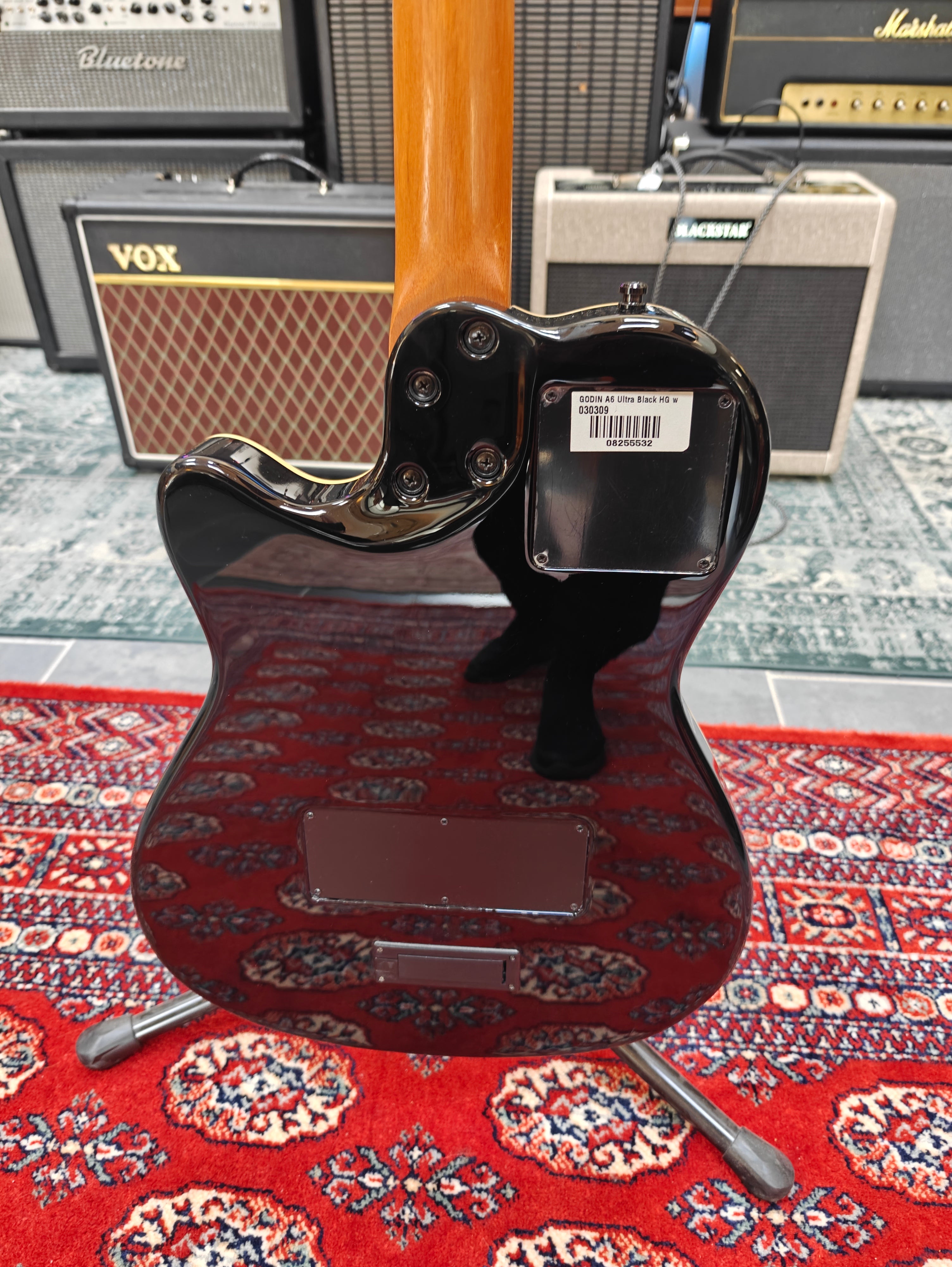 Godin A6 Ultra