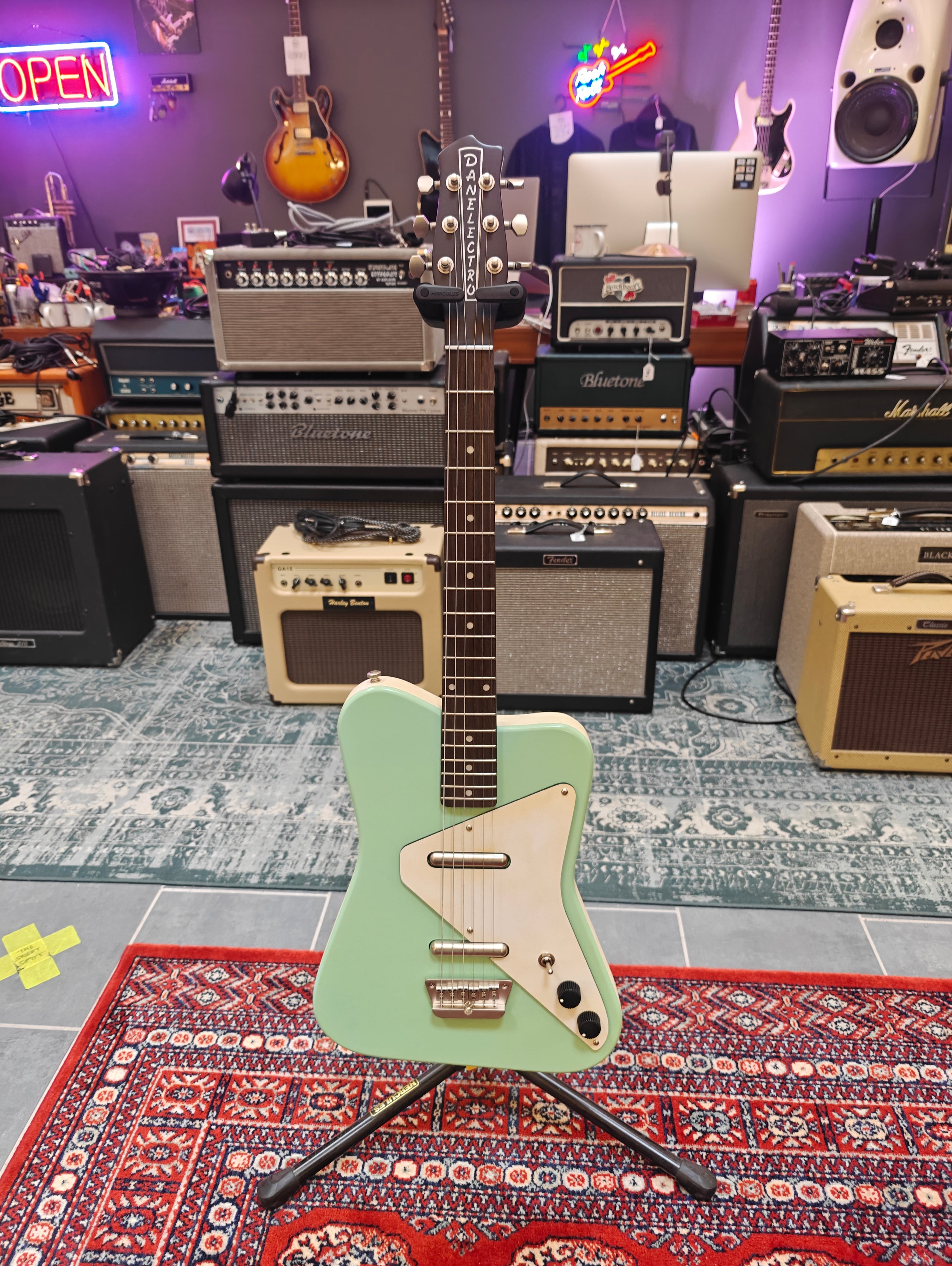 Danelectro Dano Pro Aqua 2007 Reissue – Tonefest Guitar Gallery