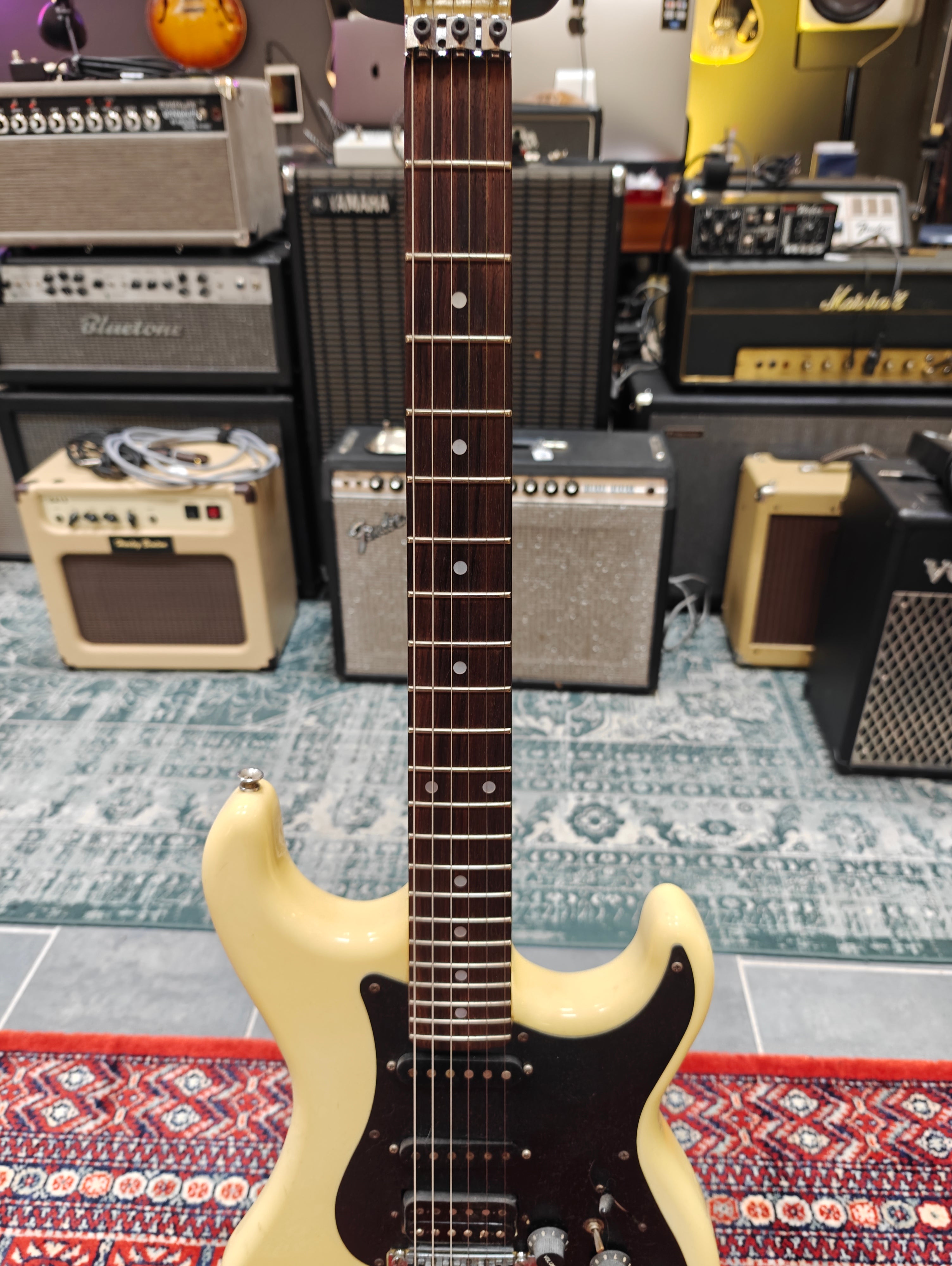 Kramer Focus 3000 Cream S:N 60634 1980s – Tonefest Guitar Gallery