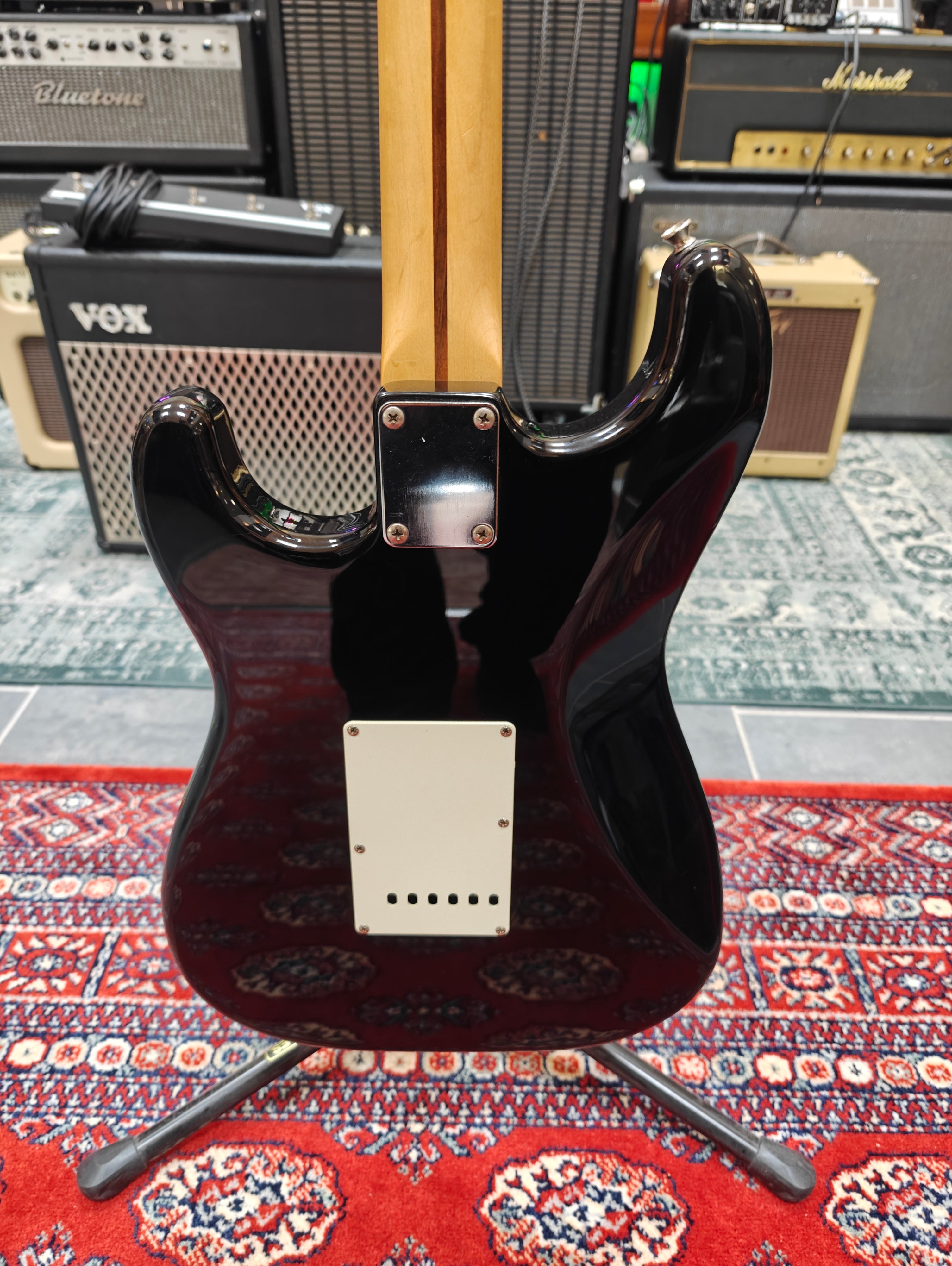Squier Stratocaster Silver Series 1993 – Tonefest Guitar Gallery
