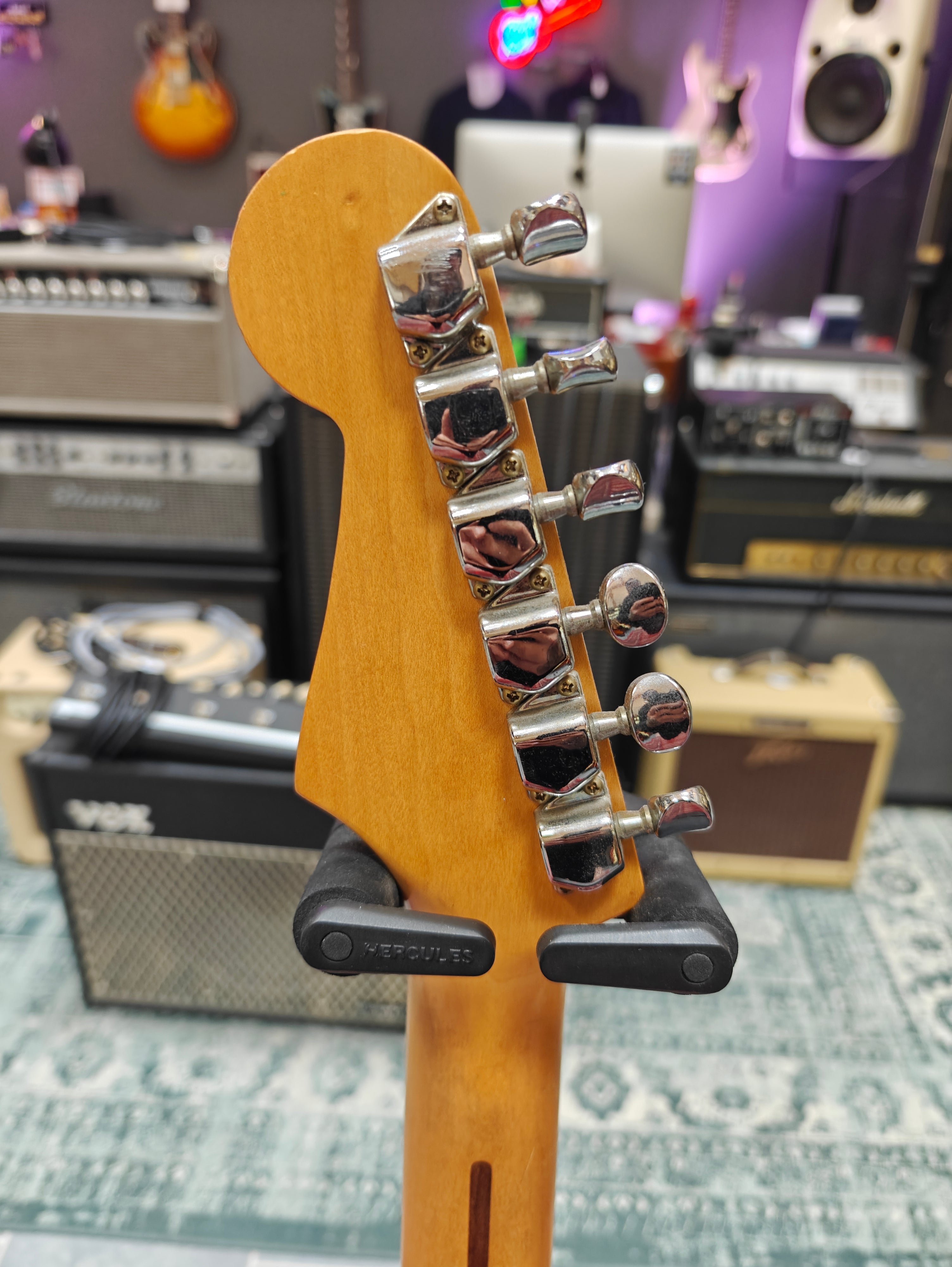 Squier Stratocaster Silver Series 1993 – Tonefest Guitar Gallery