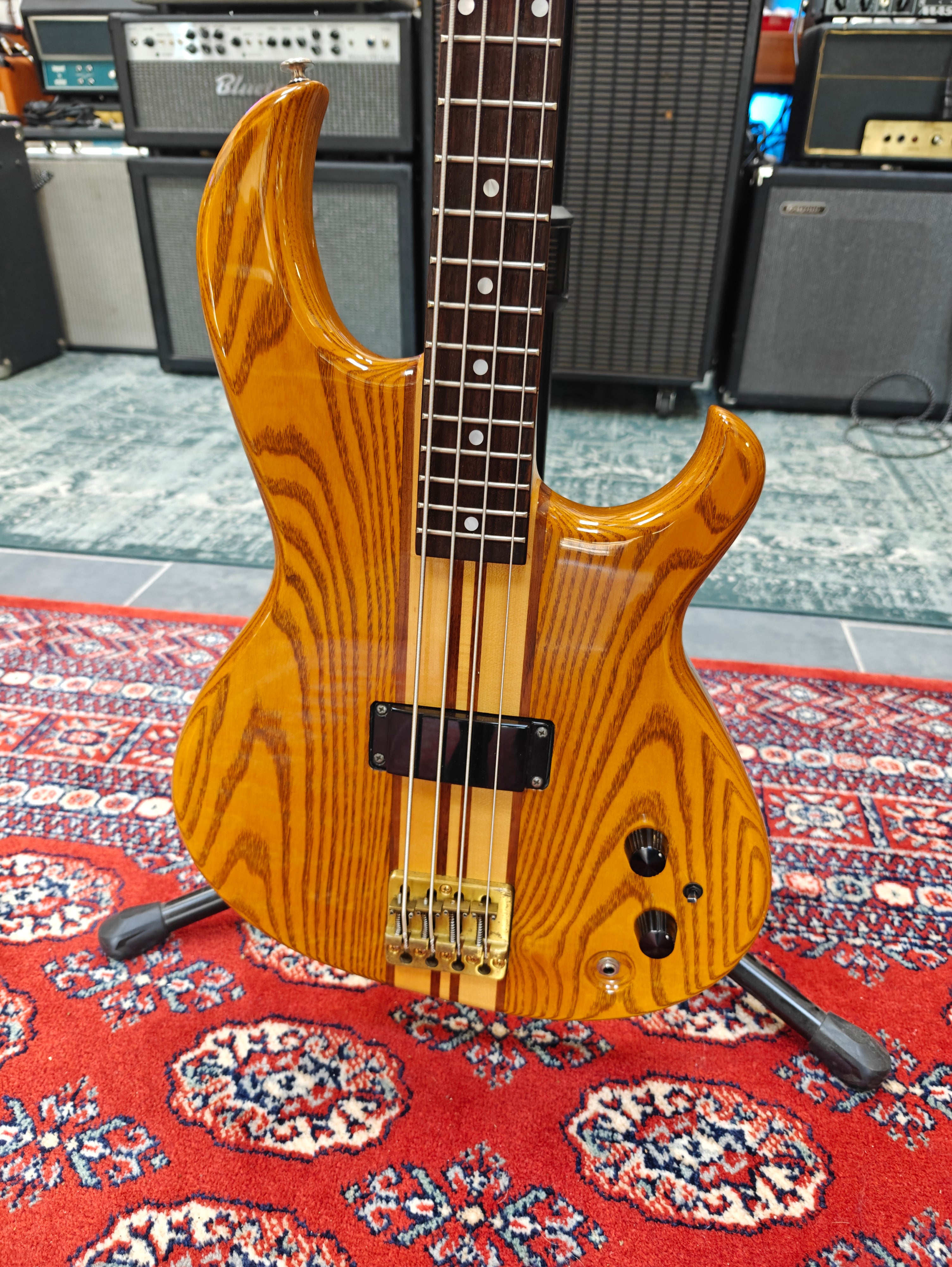 Aria Pro II SB-700 1981年モデル – Tonefest Guitar Gallery