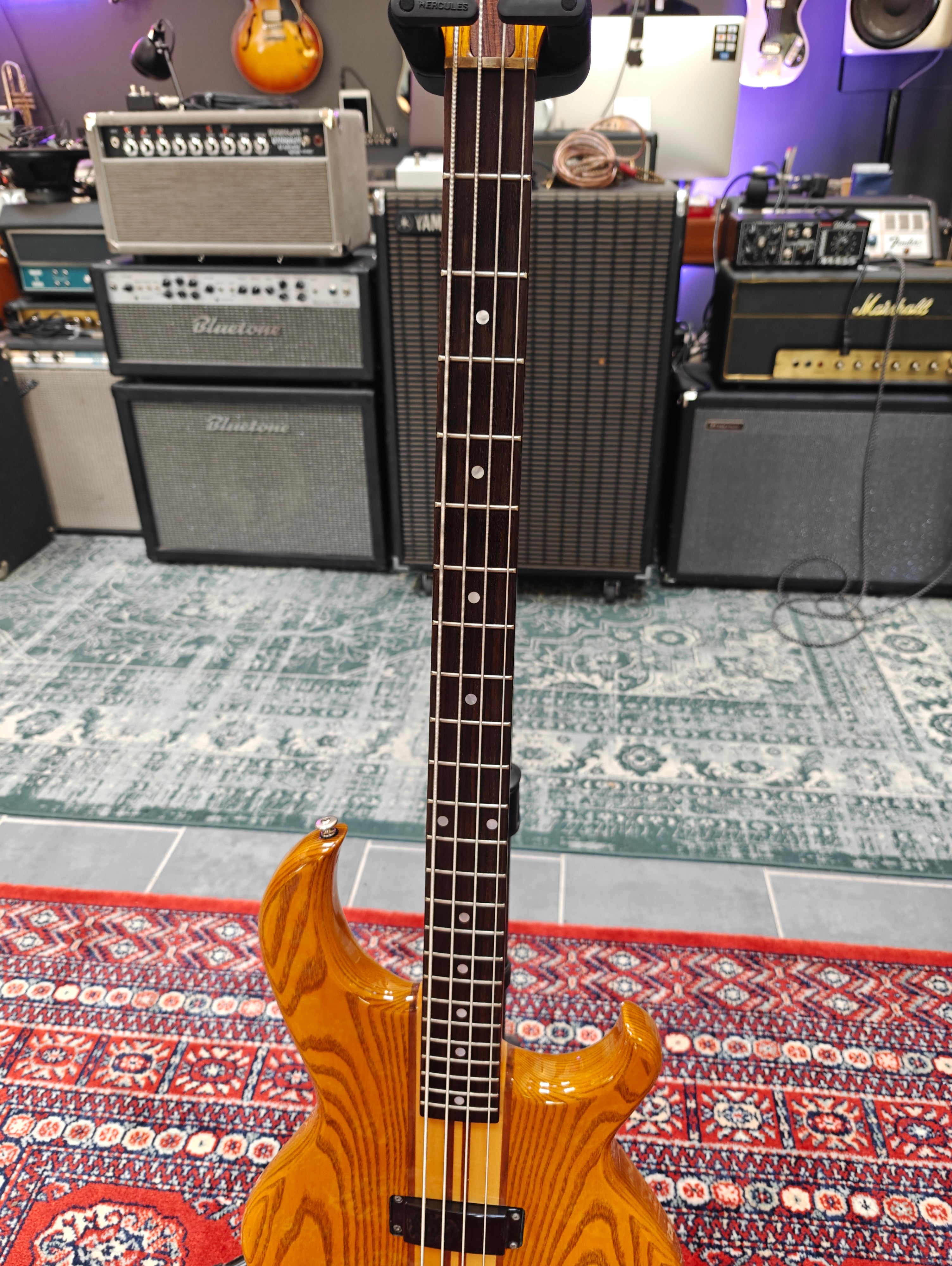 Aria Pro II SB-700 1981年モデル – Tonefest Guitar Gallery