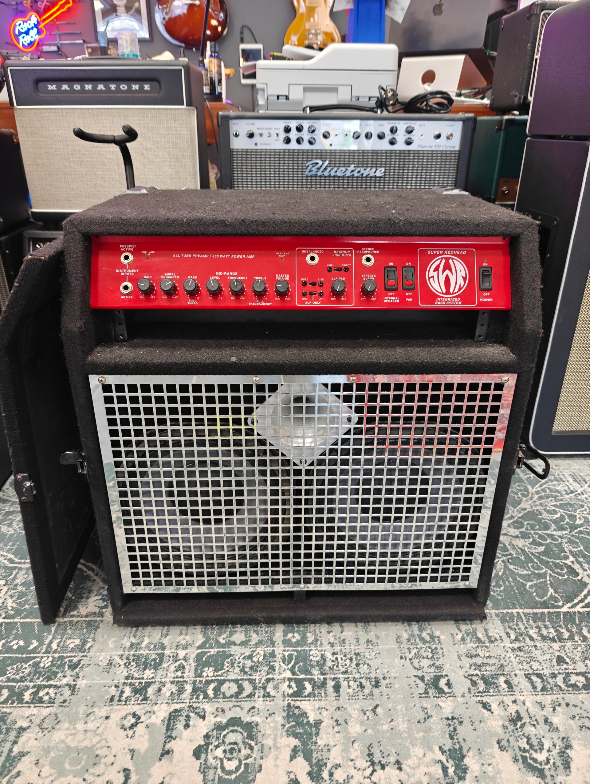 SWR スーパー レッド ヘッド コンボ 2x10インチ – Tonefest Guitar Gallery