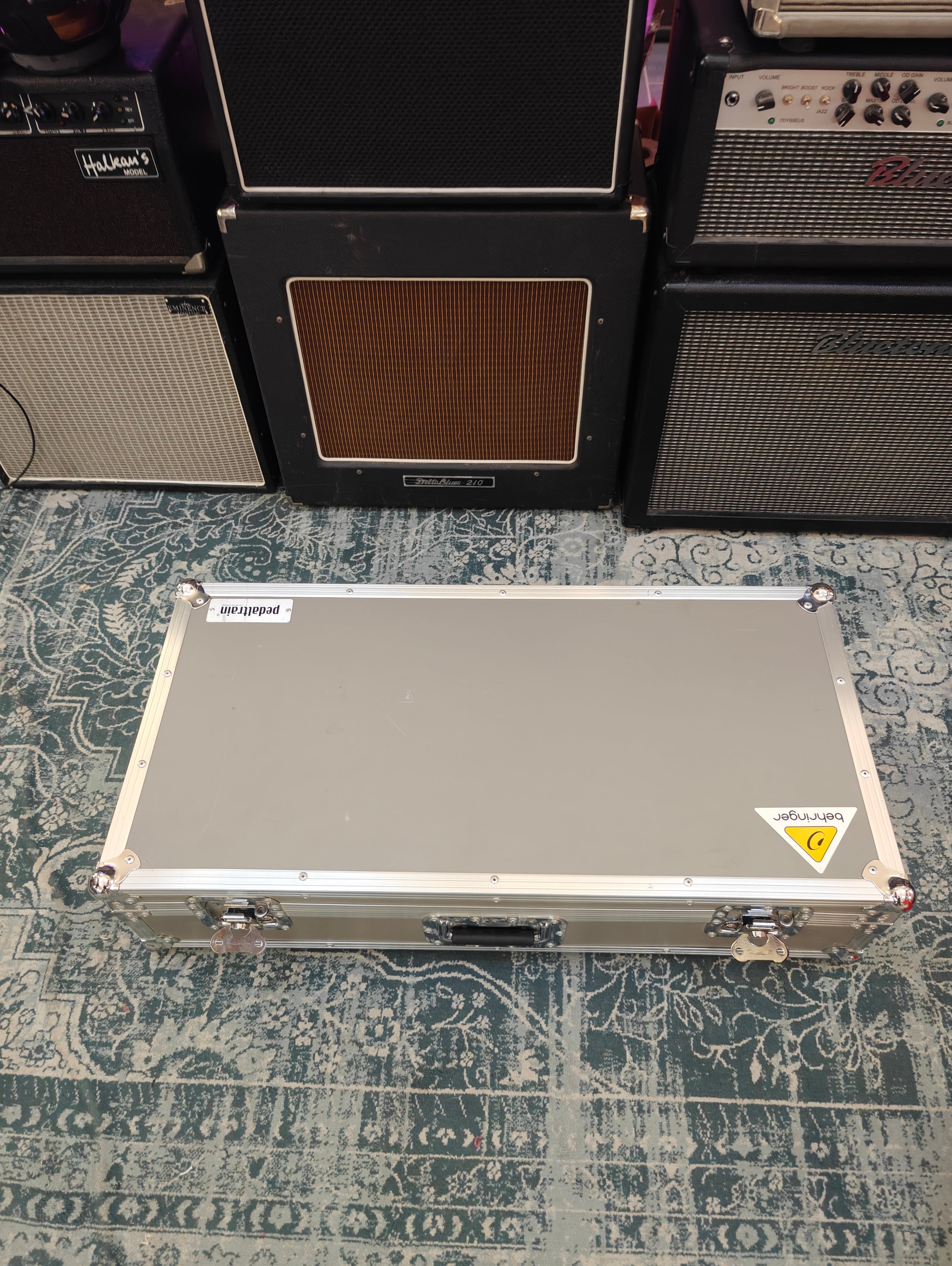 Pedaltrain Novo 32 w/ Mooer Macro Power 58