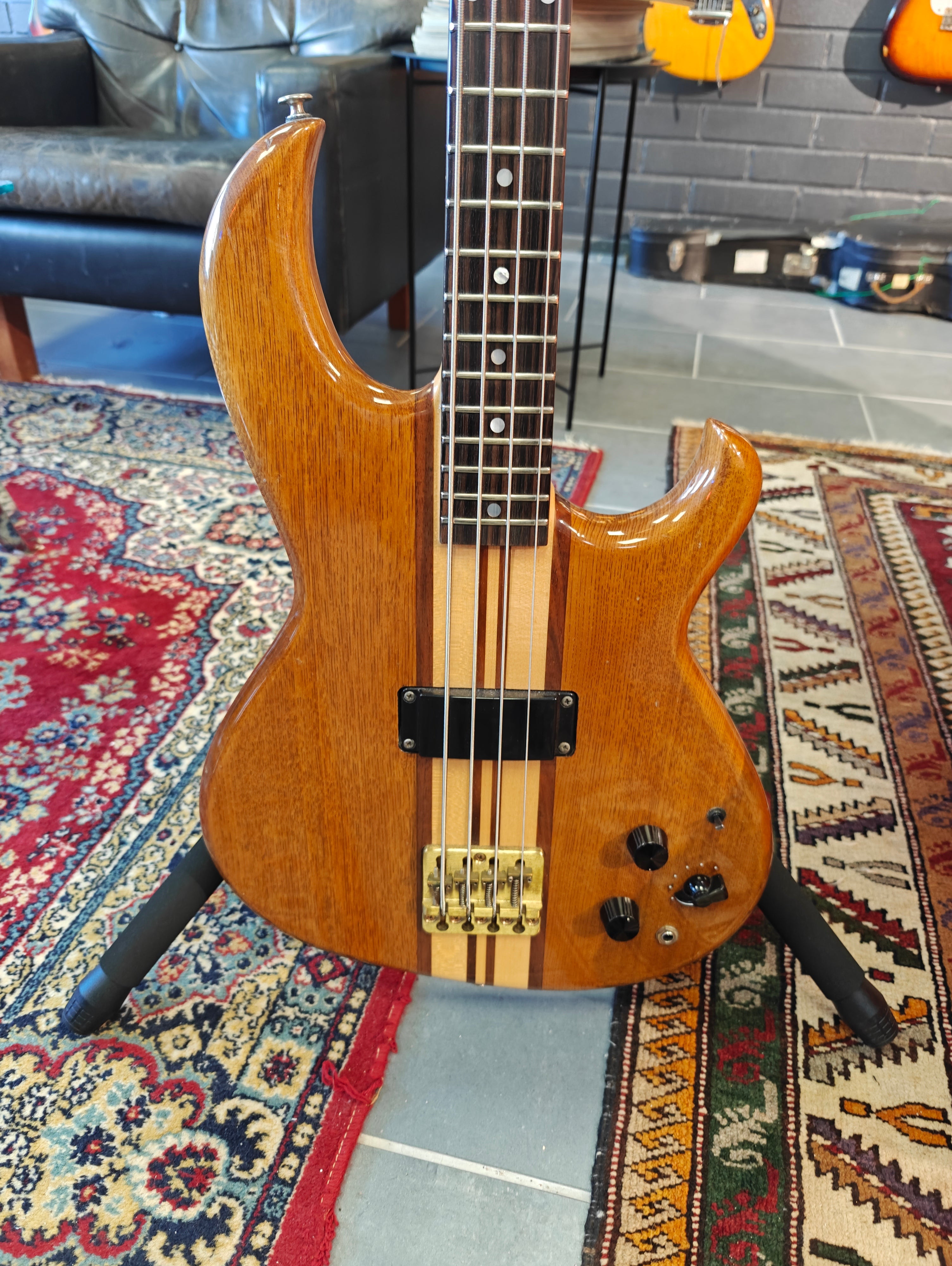 Aria Pro II SB-1000 1980 – Tonefest Guitar Gallery