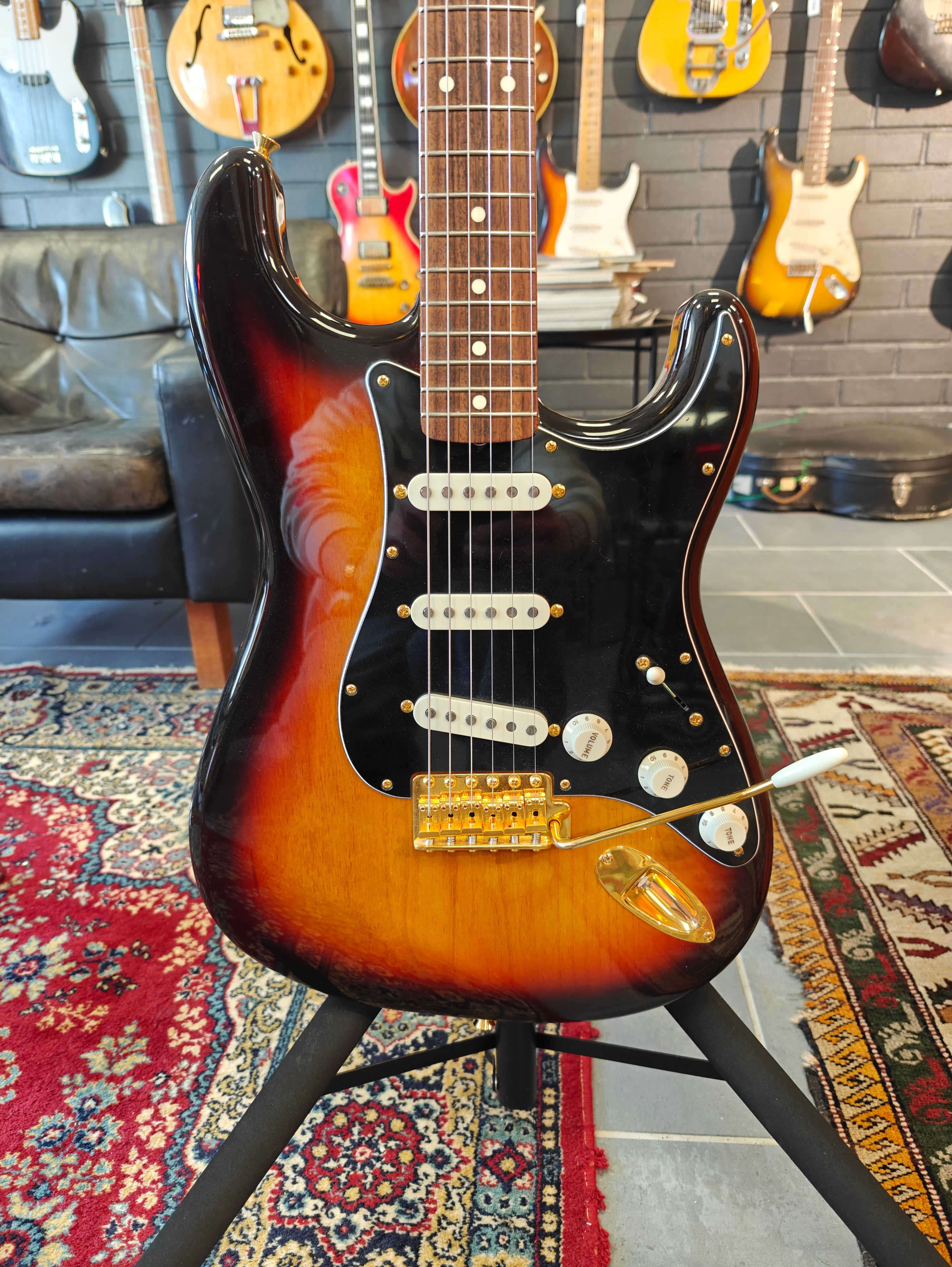 Fender Stratocaster Traditional 60s MIJ w/ Gold Hardware