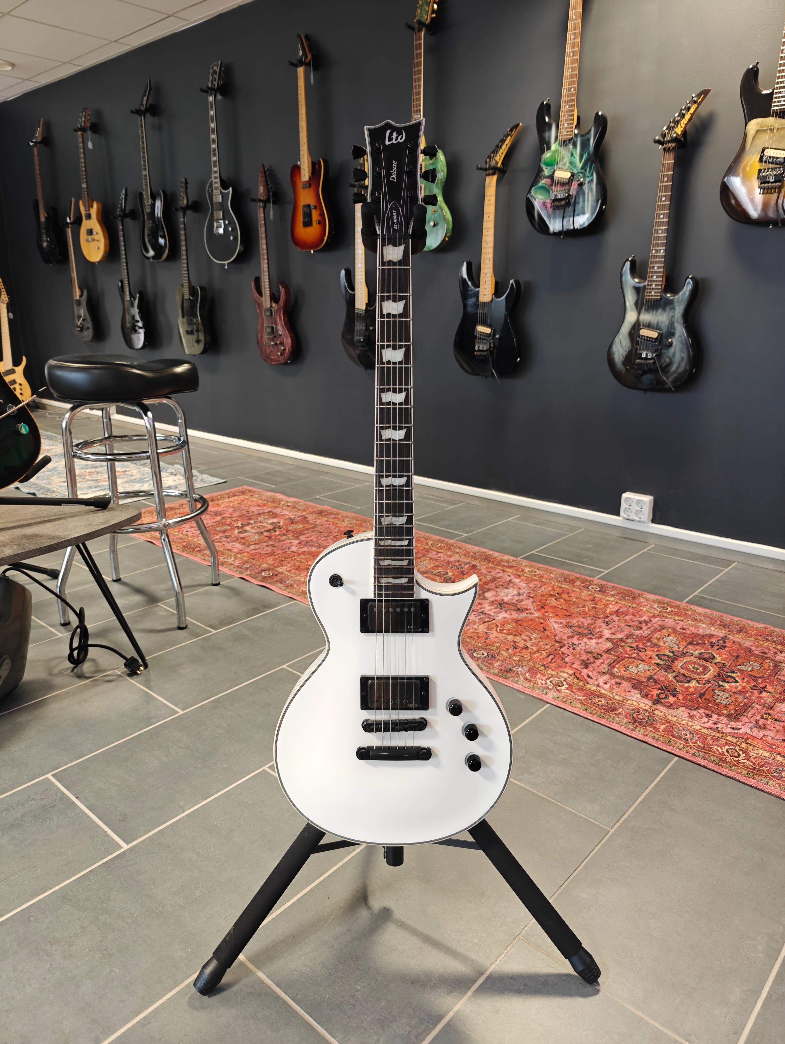 LTD EC-1000T Deluxe Snow White