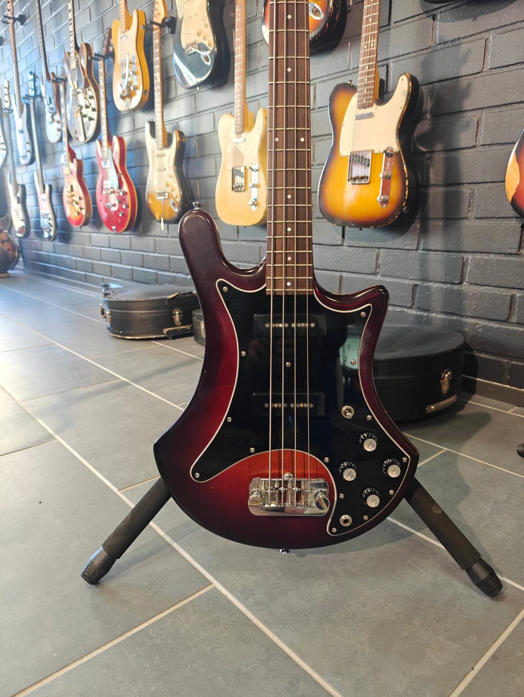 Guild B-302 1977