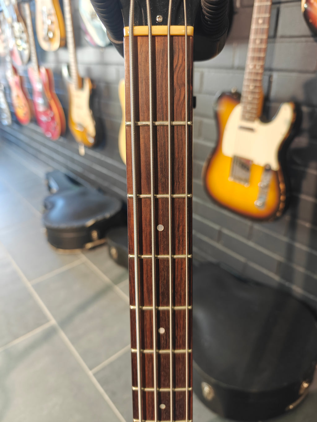 Guild B-302 1977
