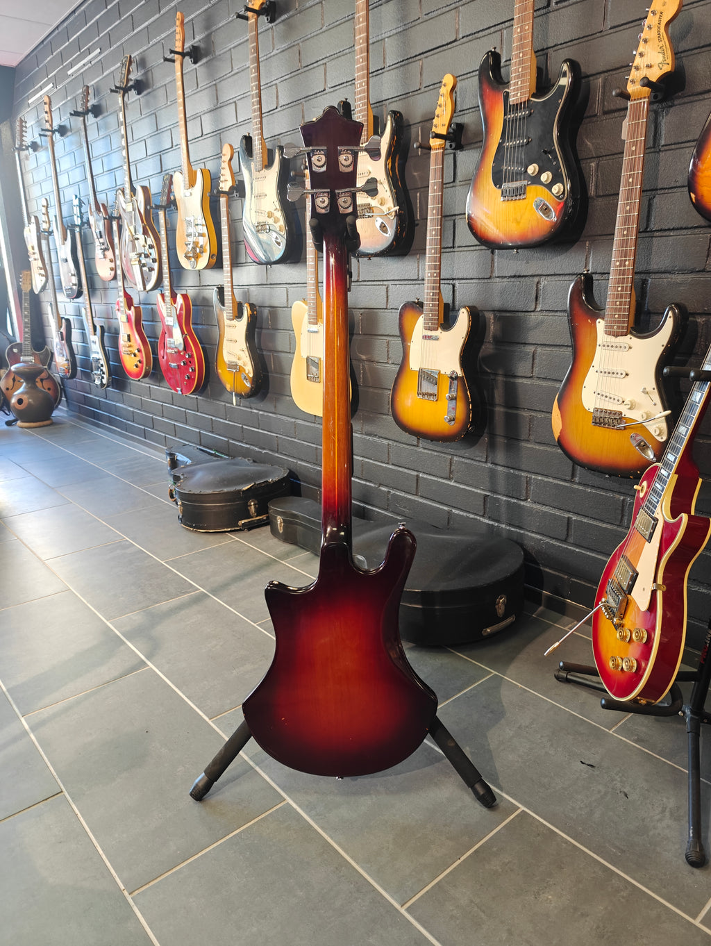 Guild B-302 1977