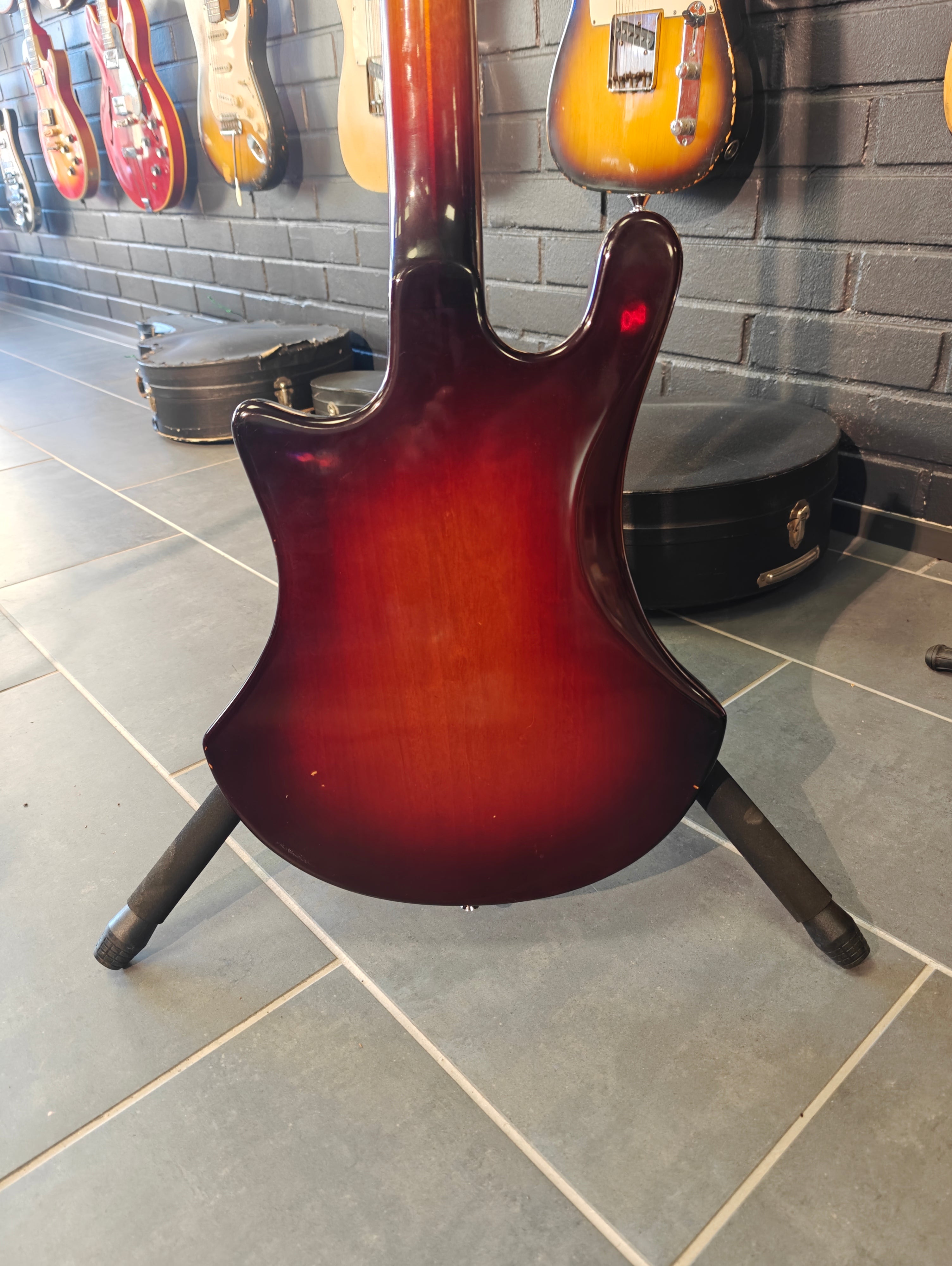 Guild B-302 1977