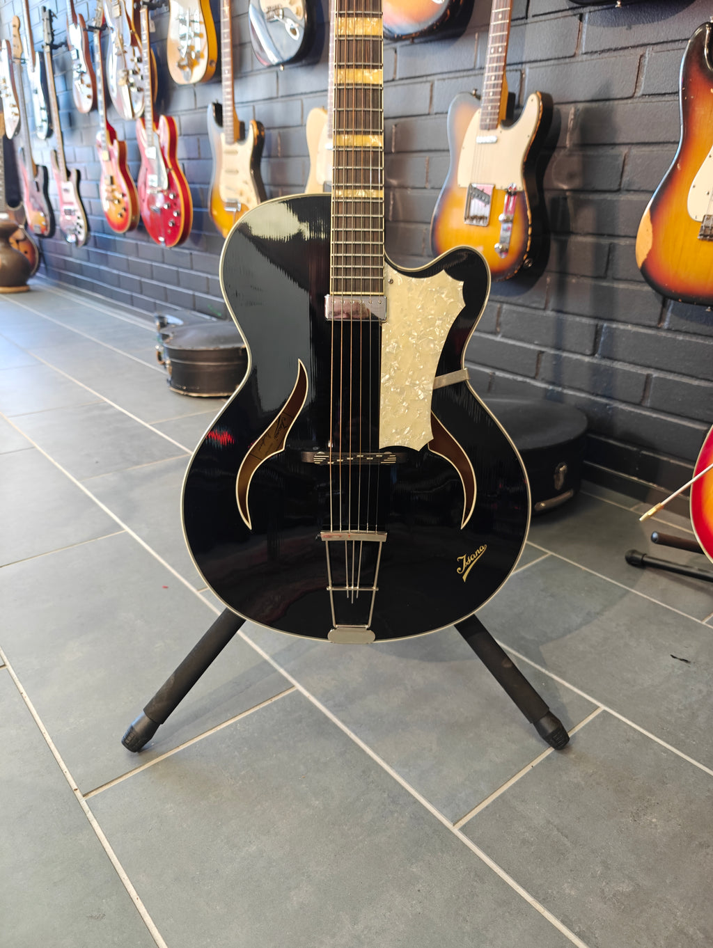 Isana Black Pearl 2018