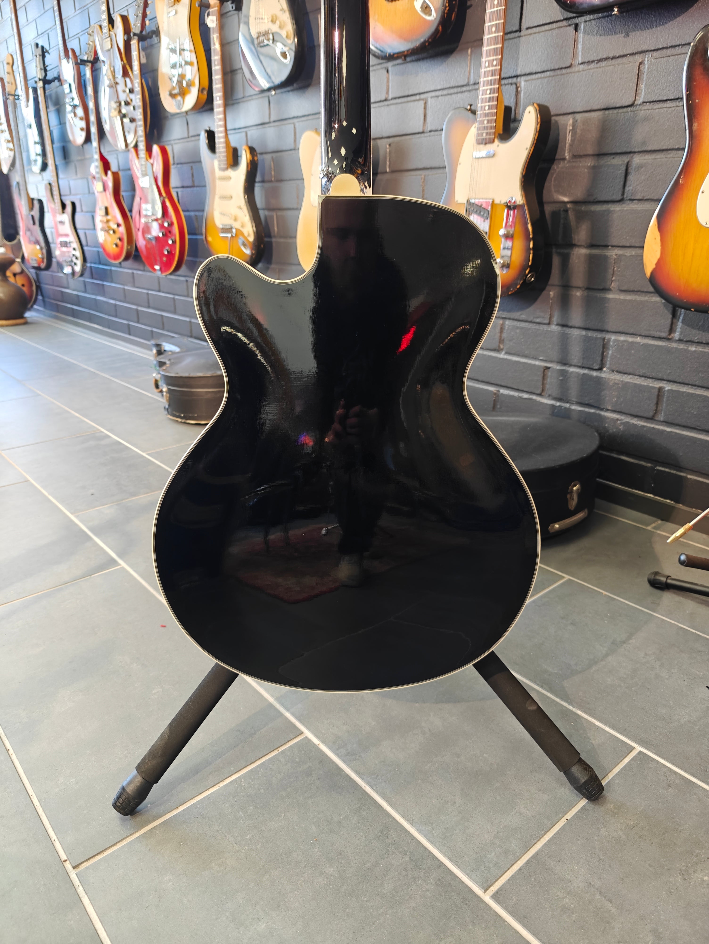 Isana Black Pearl 2018
