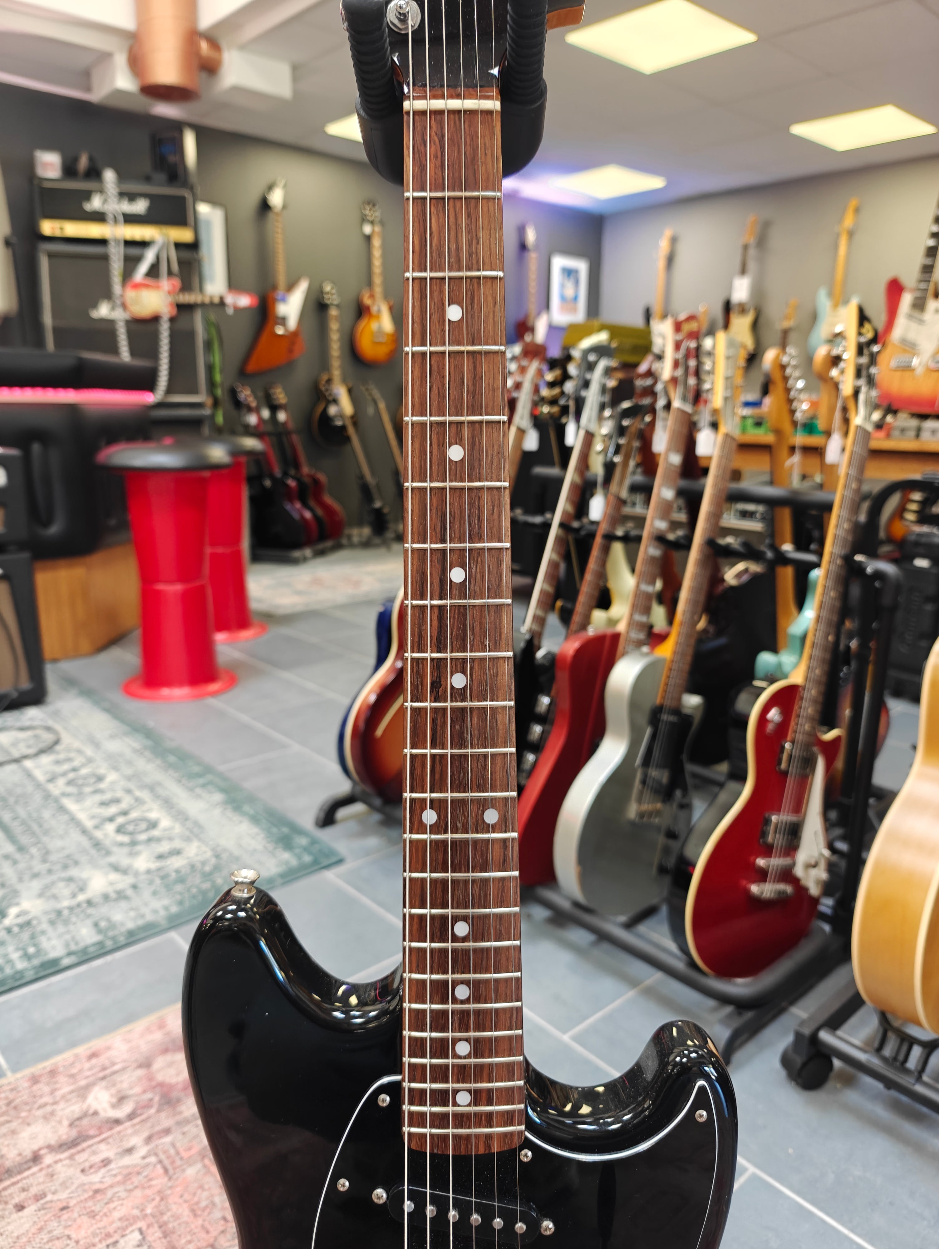 Fender Mustang 69 Reissue Matching Headstock Black MIJ