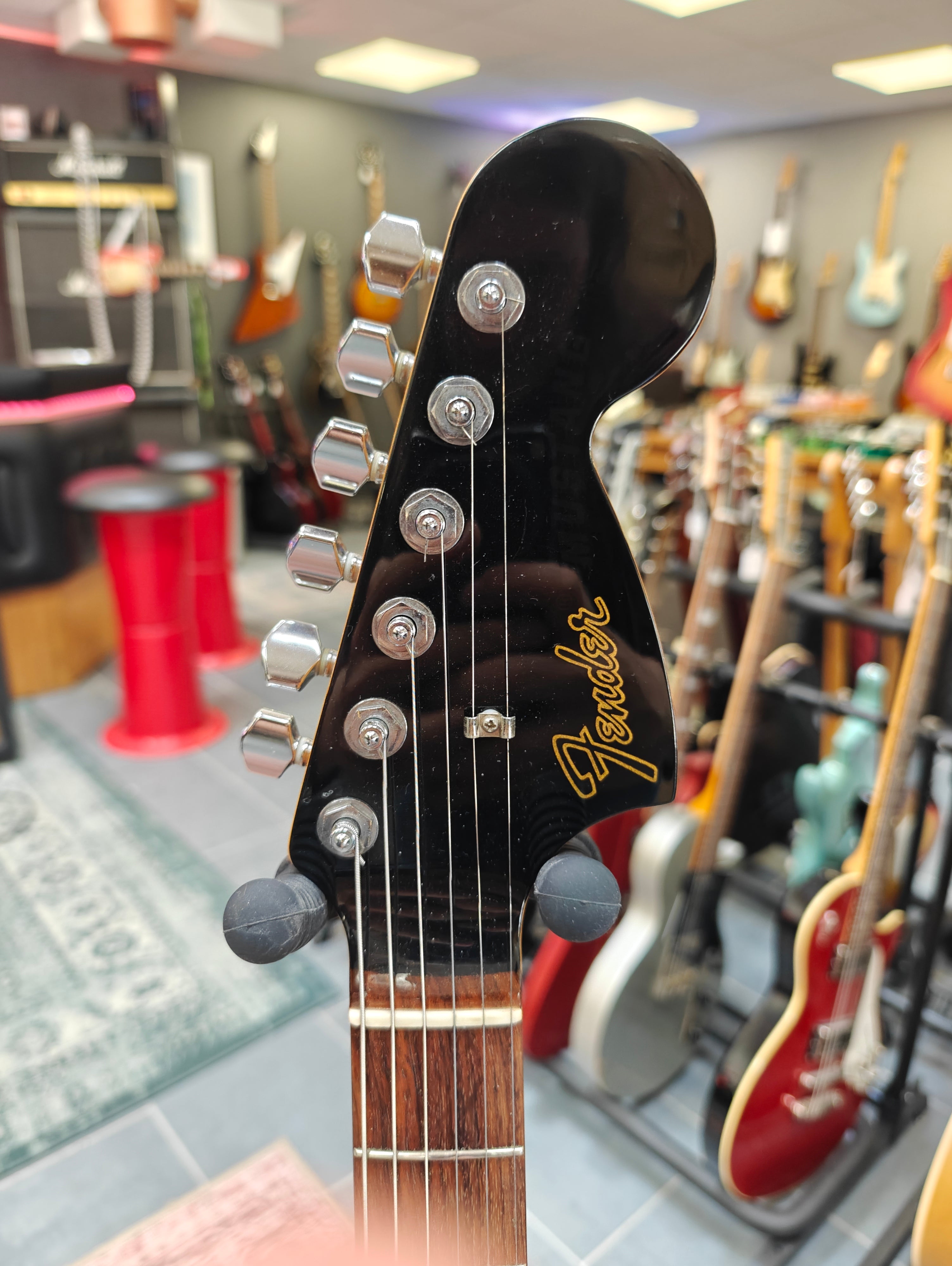 Fender Mustang 69 Reissue Matching Headstock Black MIJ