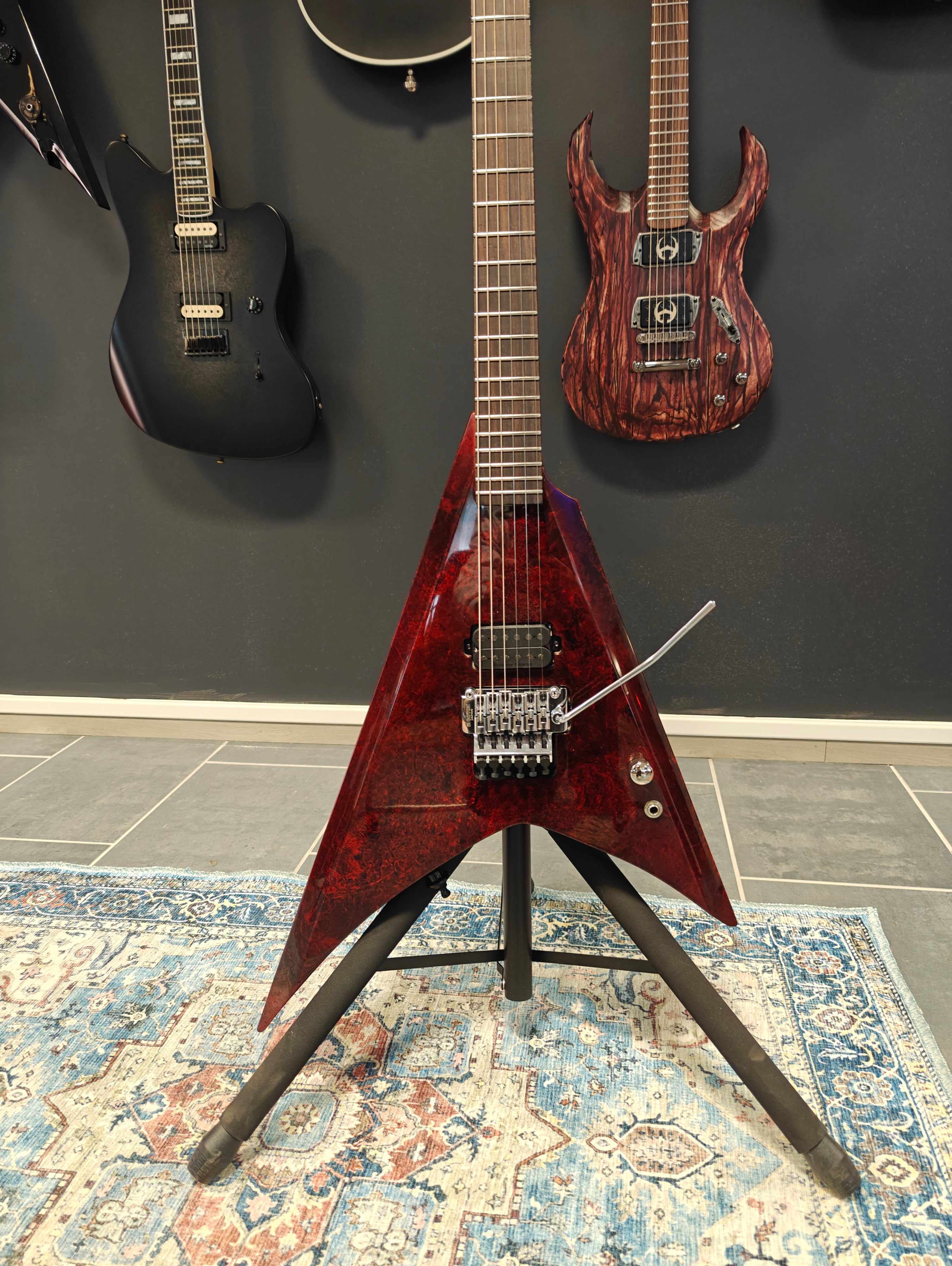 Odes Custom Guitars Red V