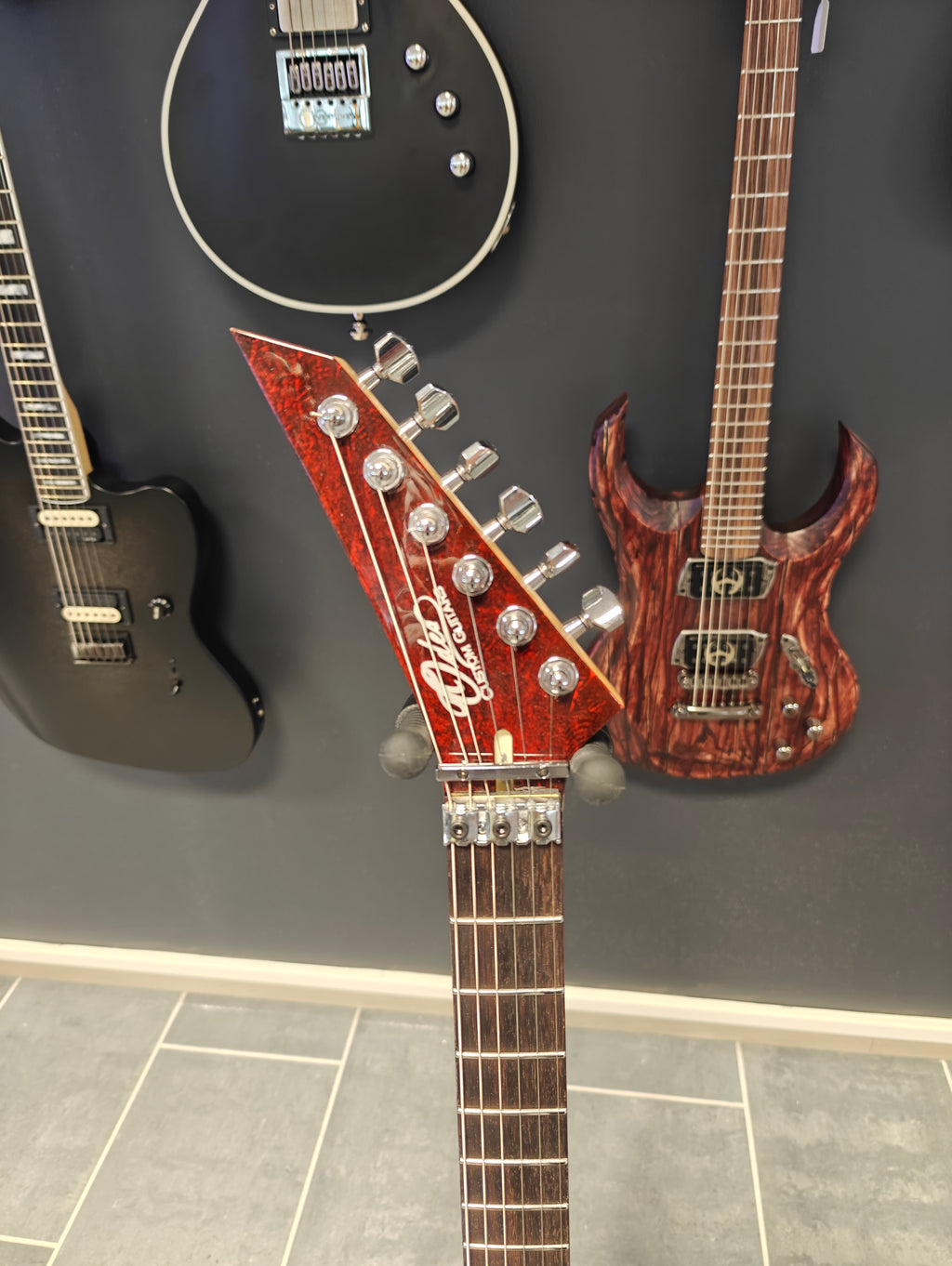 Odes Custom Guitars Red V