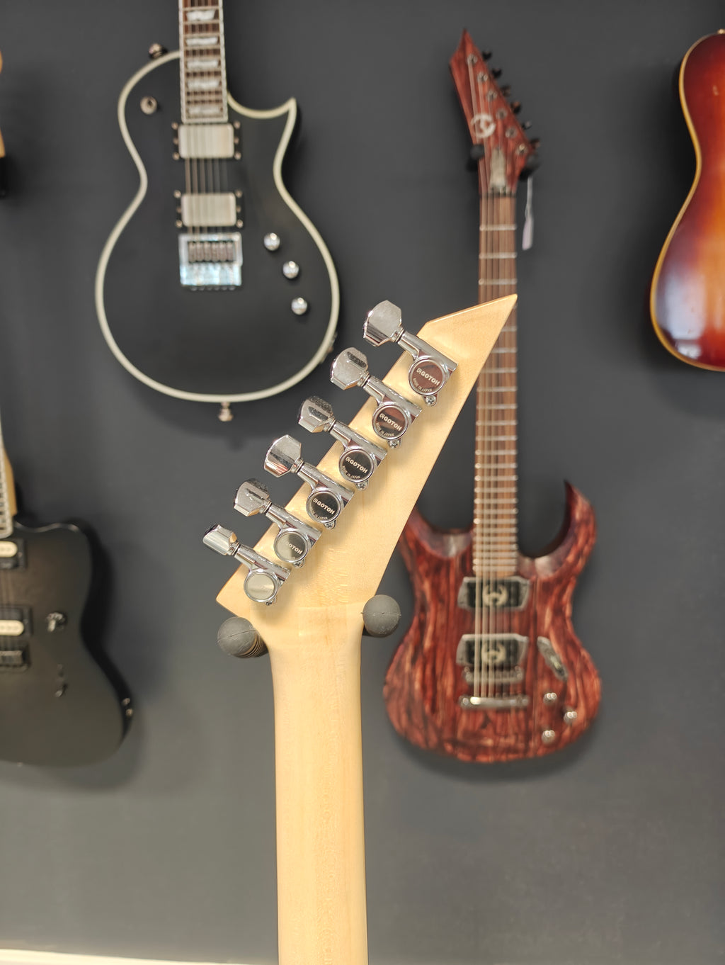 Odes Custom Guitars Red V