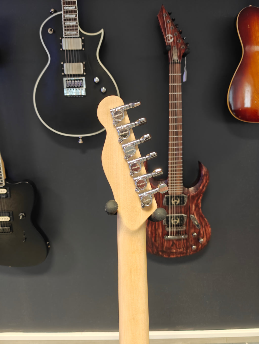 Odes Custom Guitars White Wizard